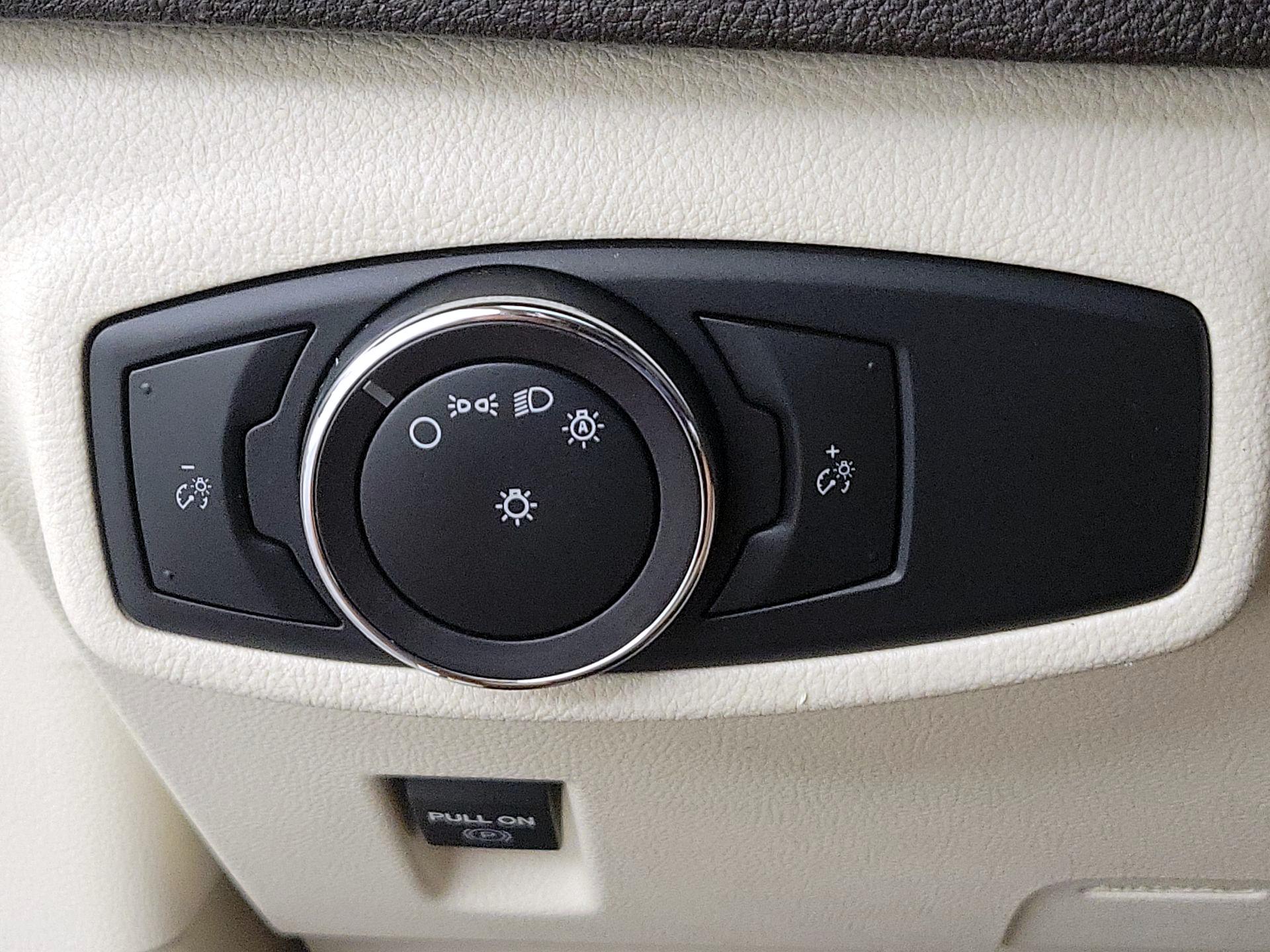 Thumbnail: 2015 Lincoln MKC - 13
