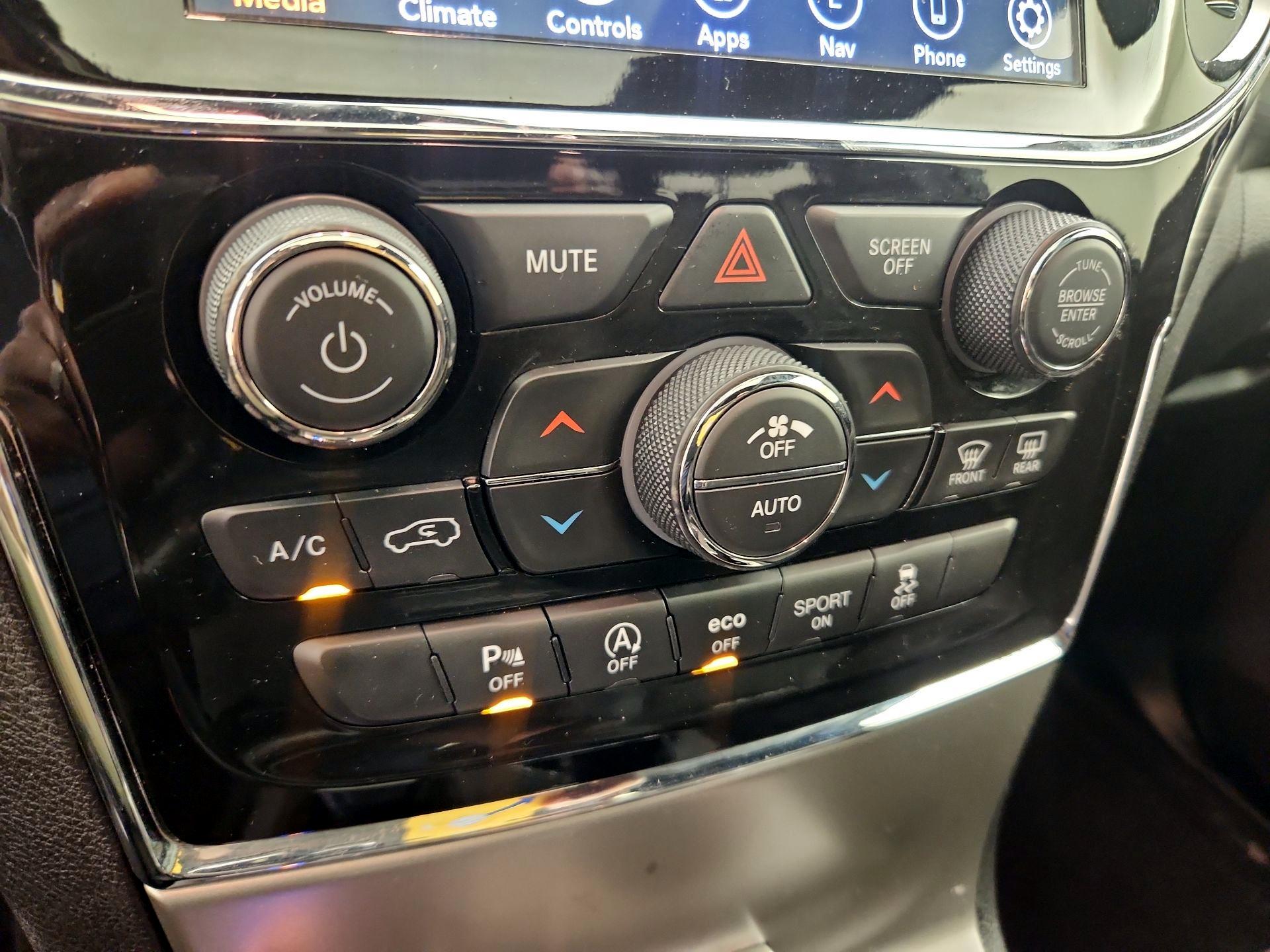 Thumbnail: 2021 Jeep Grand Cherokee - 17