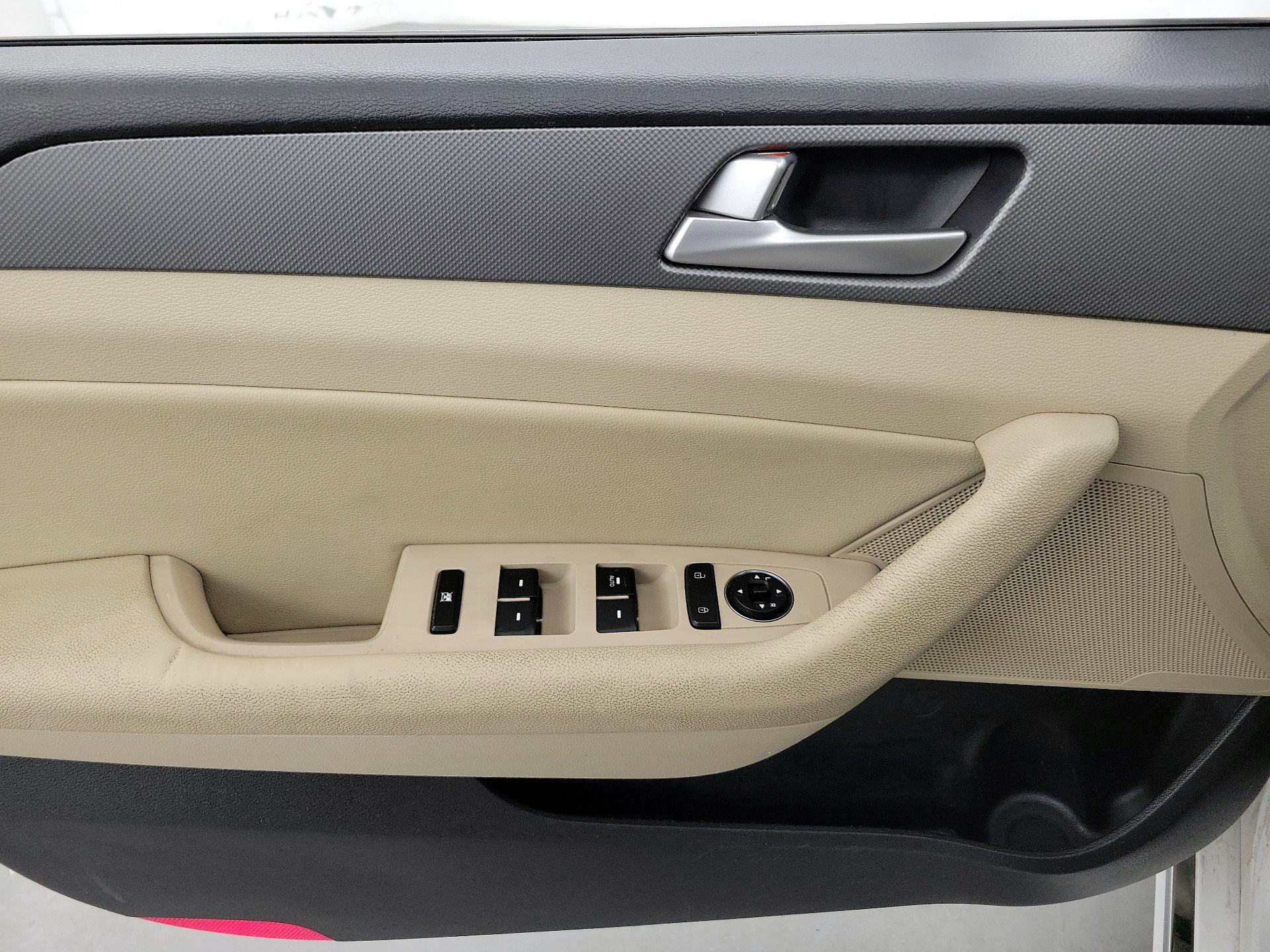Thumbnail: 2016 Hyundai Sonata - 12