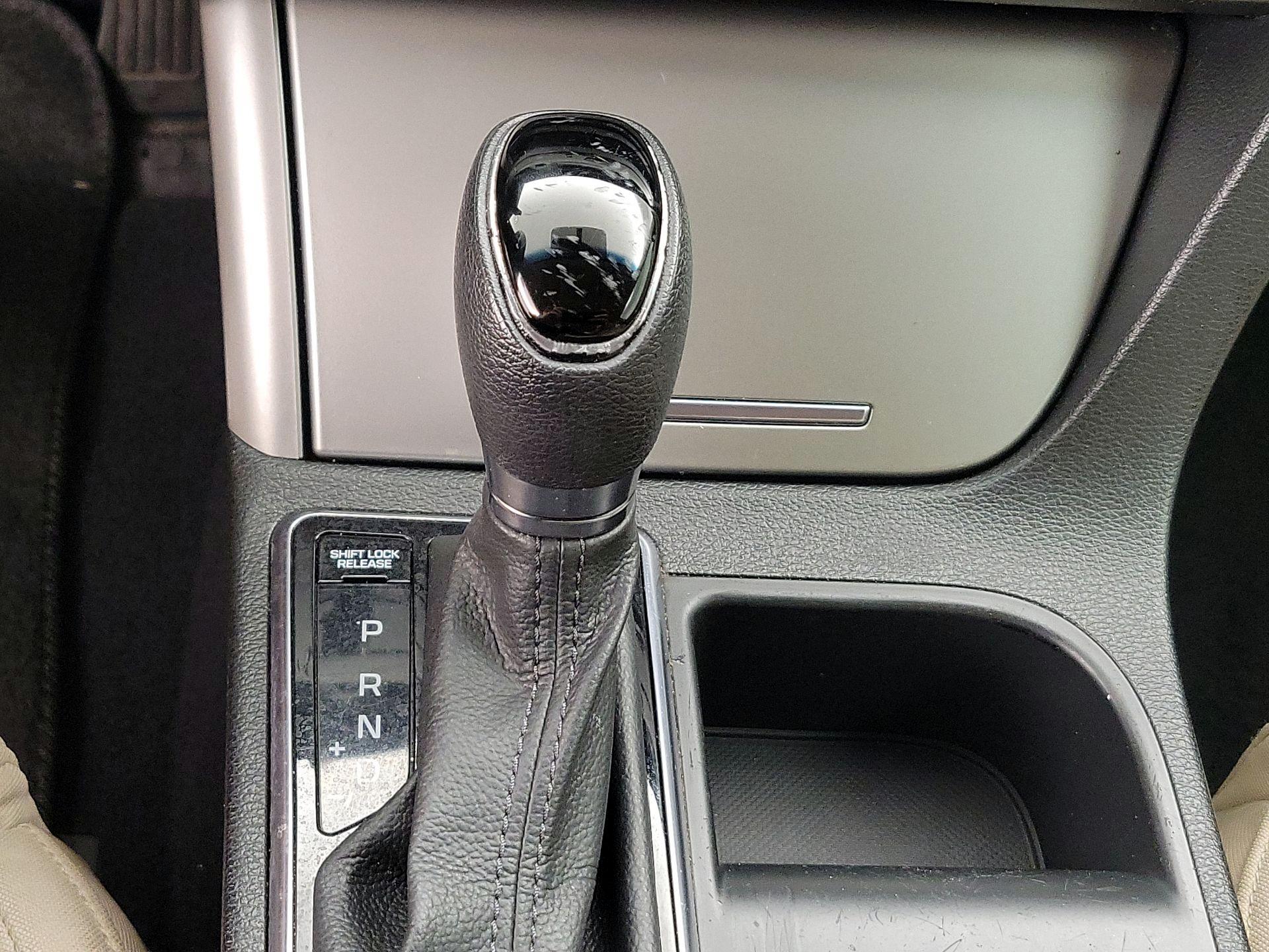Thumbnail: 2016 Hyundai Sonata - 17