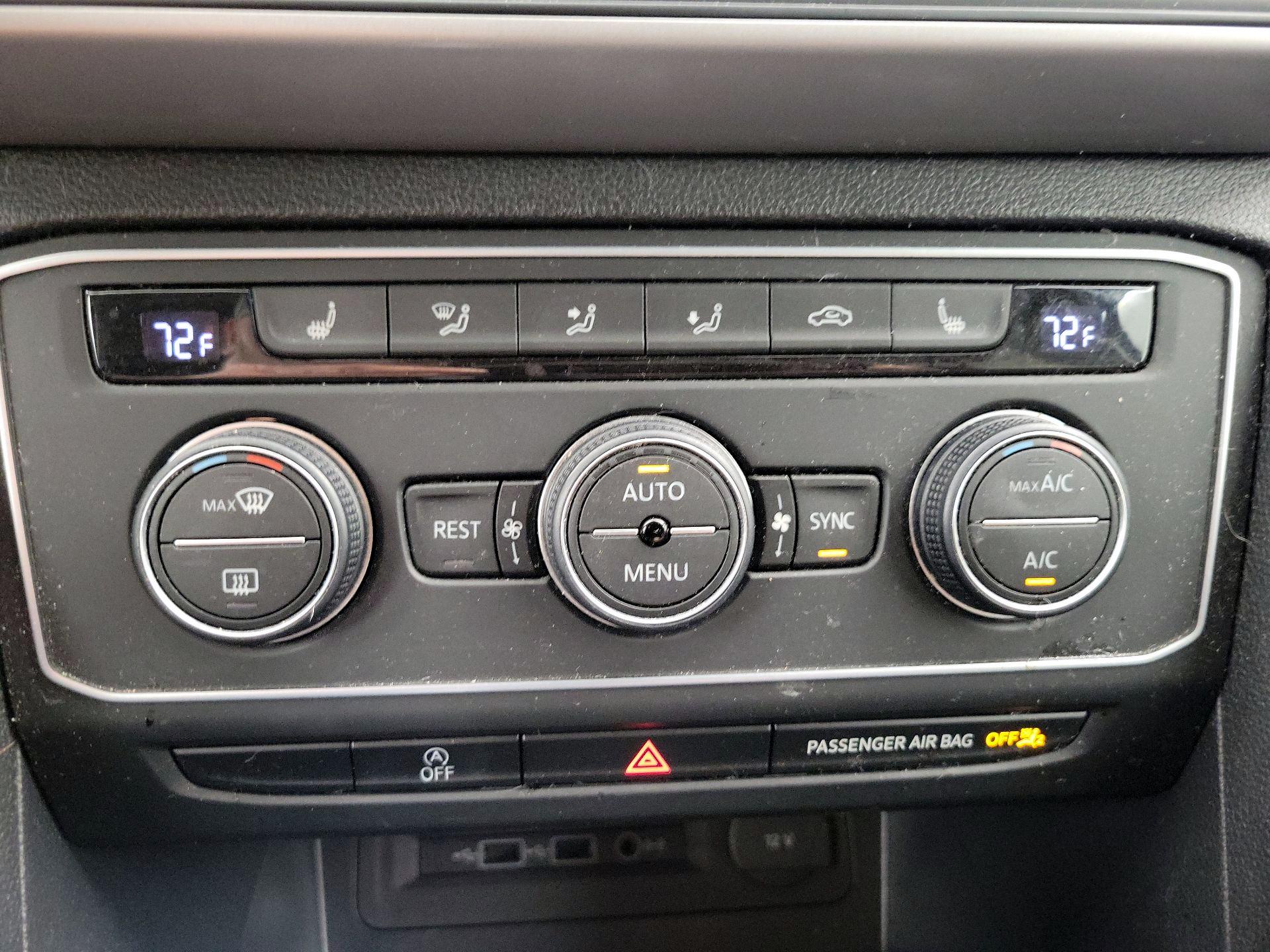Thumbnail: 2021 Volkswagen Atlas - 16
