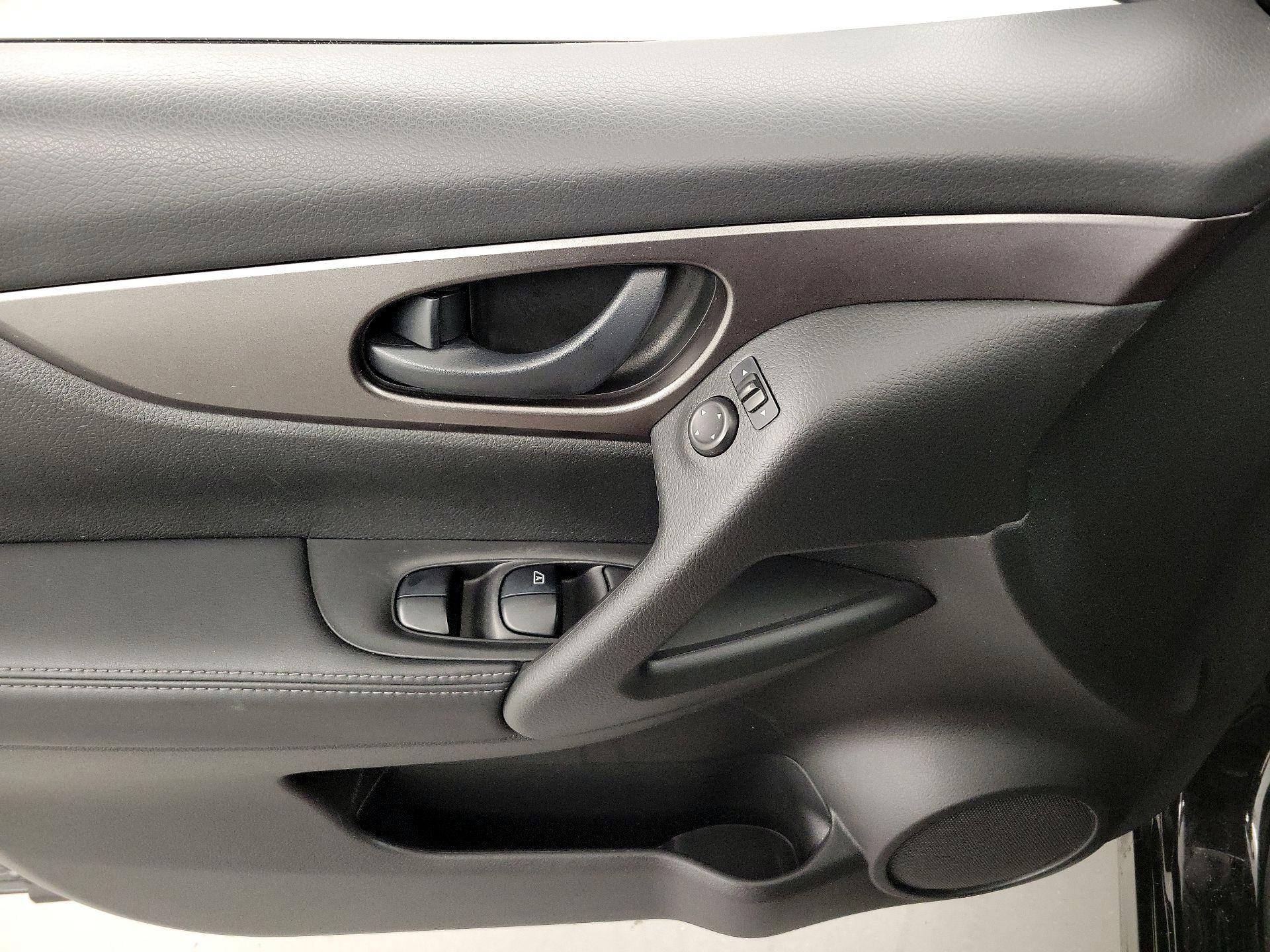 Thumbnail: 2020 Nissan Rogue - 12