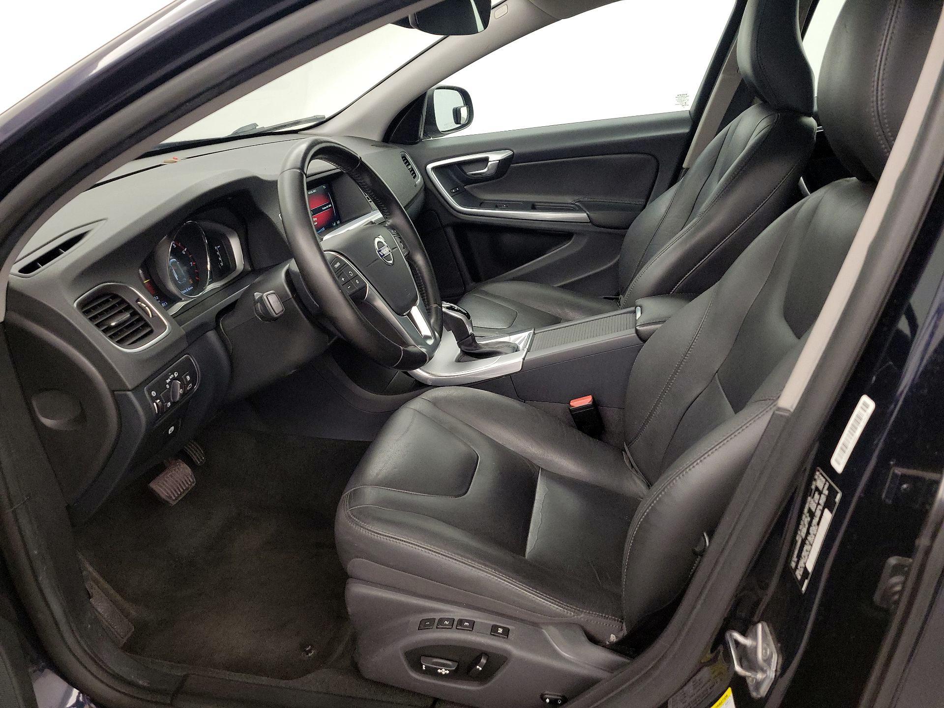 Thumbnail: 2017 Volvo V60 - 11