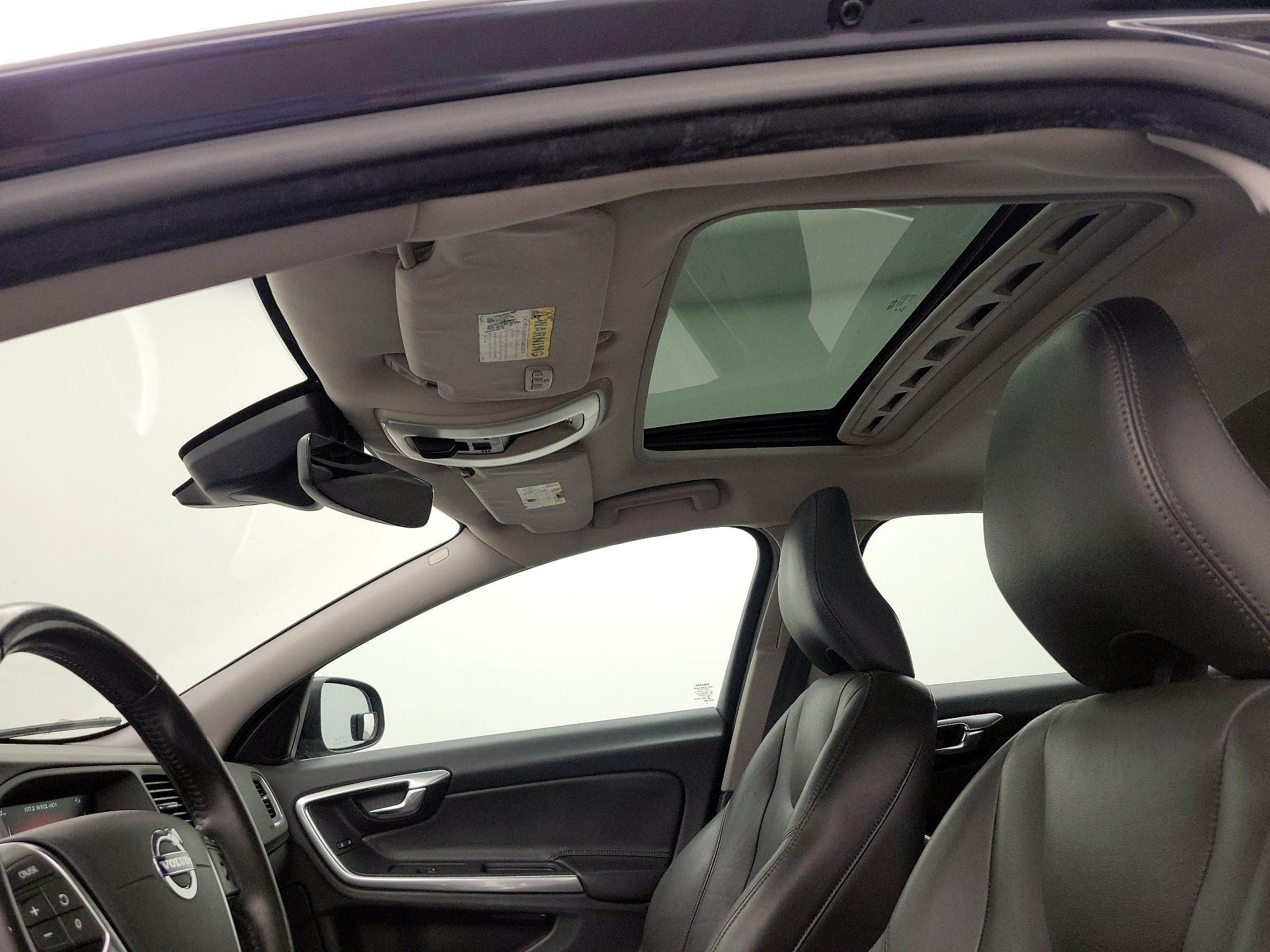 Thumbnail: 2017 Volvo V60 - 19