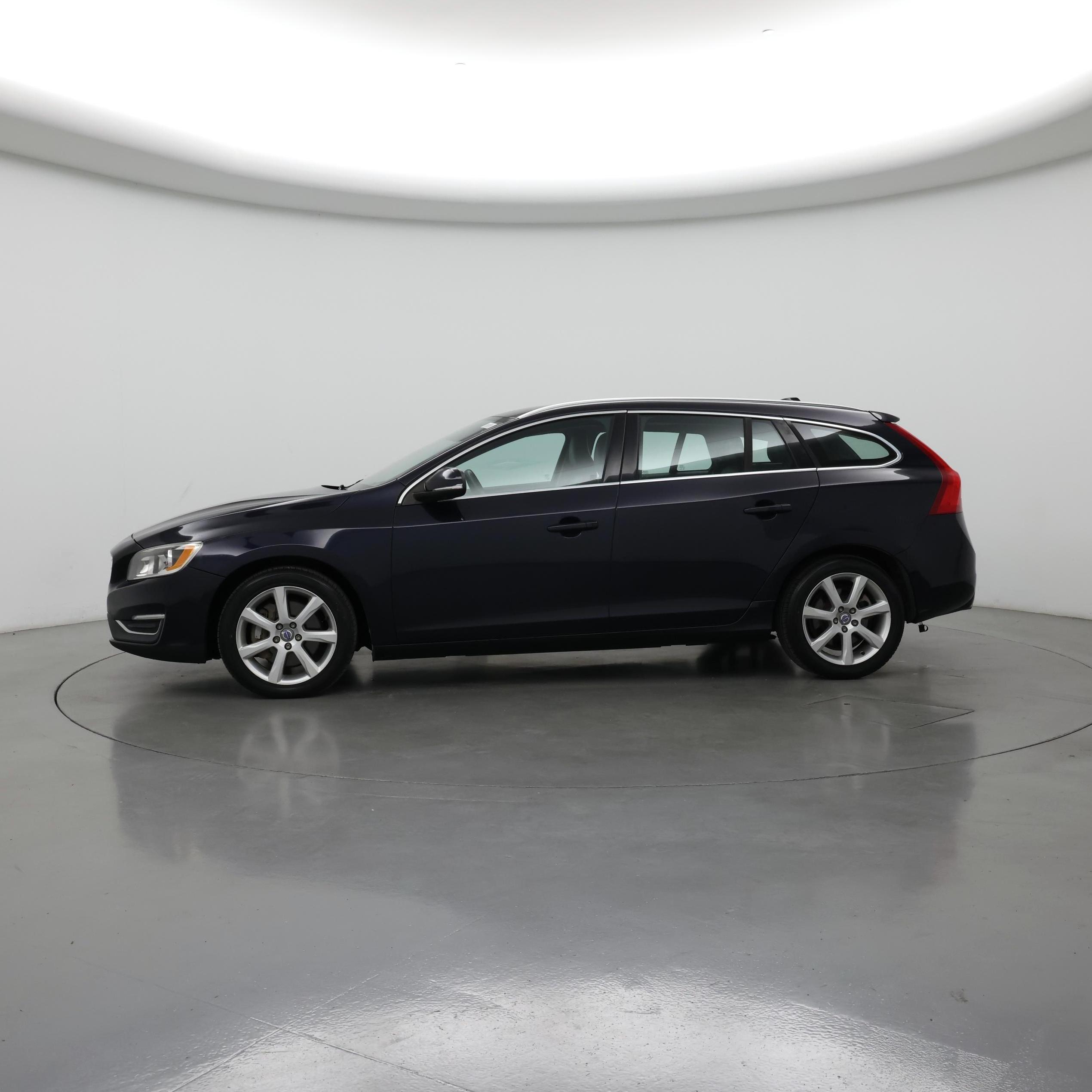 Thumbnail: 2017 Volvo V60 - 3