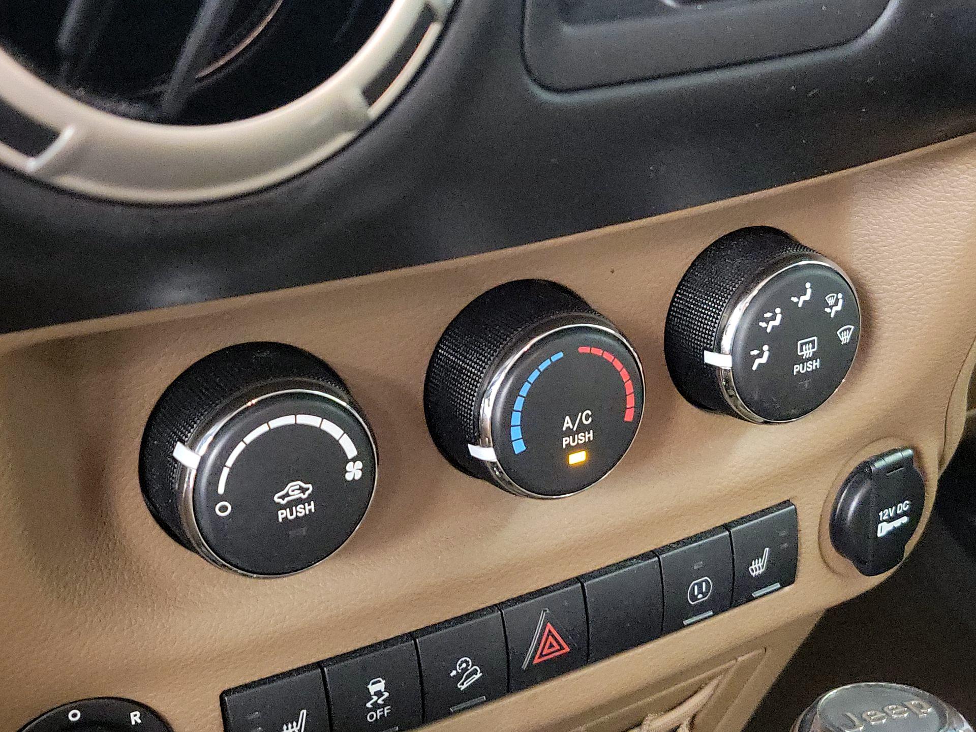 Thumbnail: 2017 Jeep Wrangler - 14
