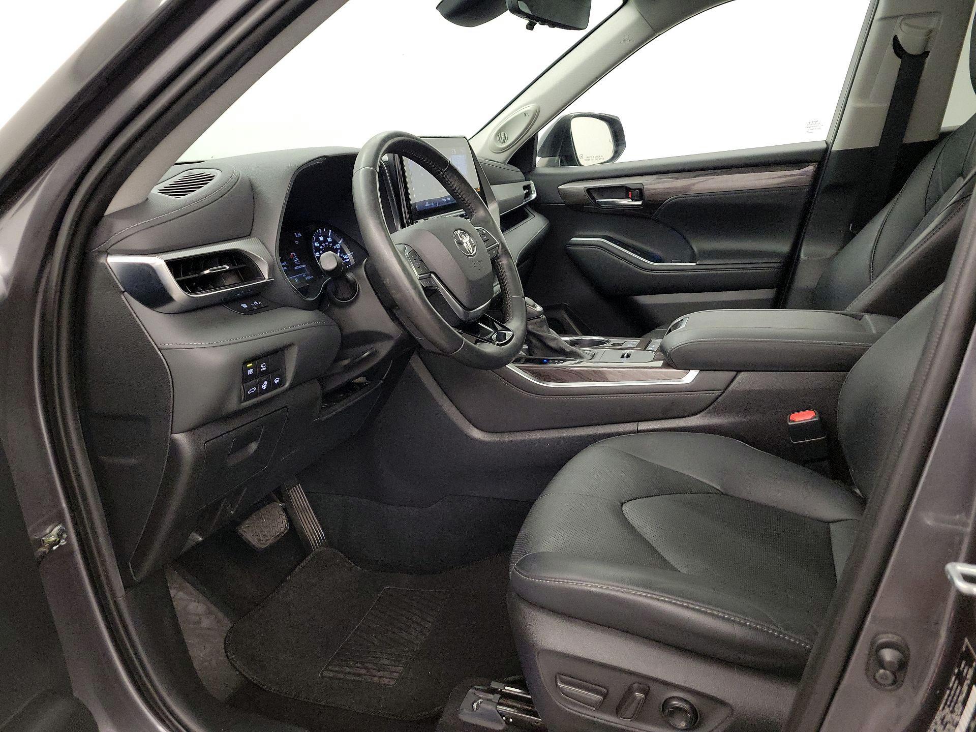 Thumbnail: 2021 Toyota Highlander - 11