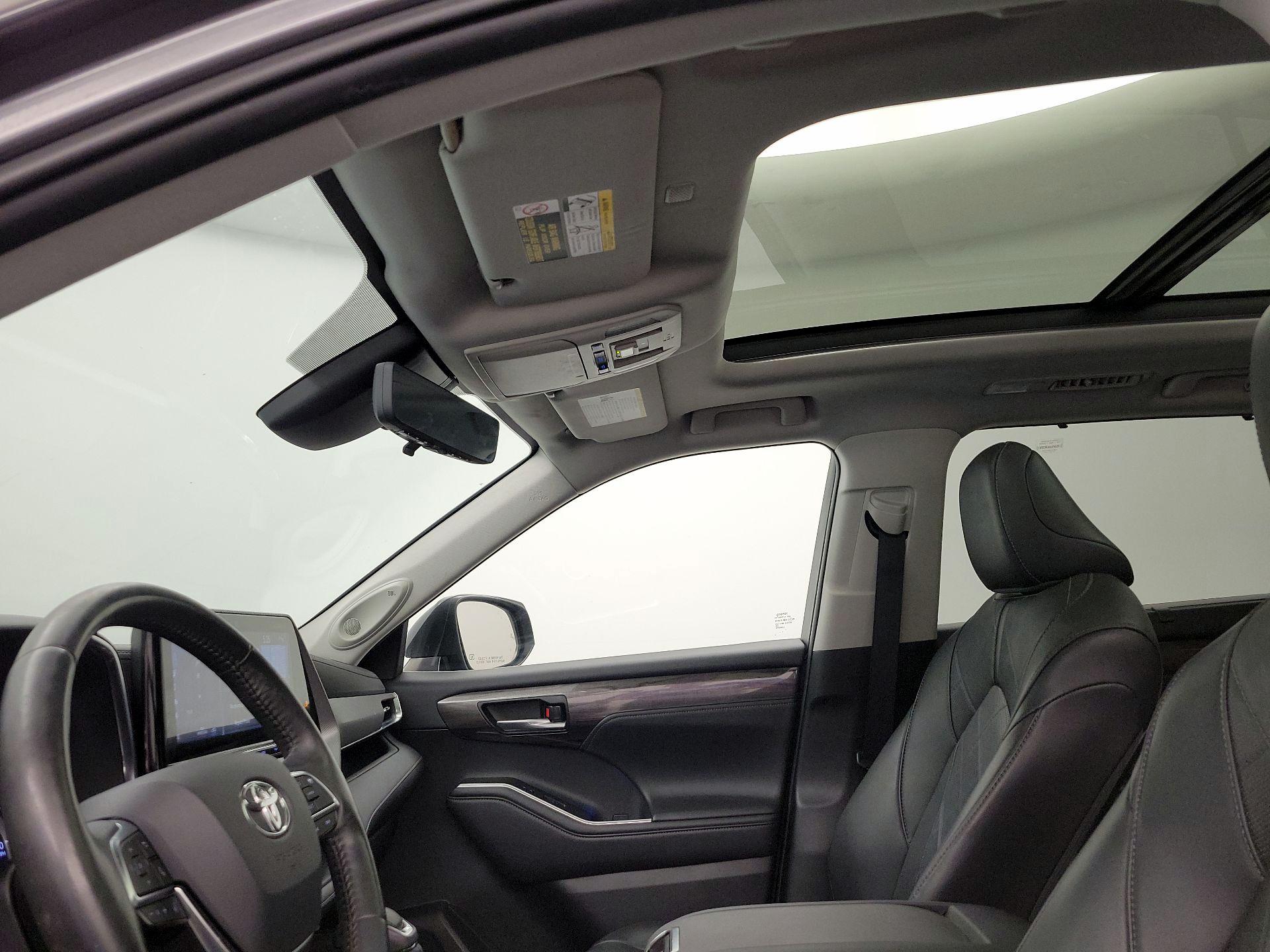 Thumbnail: 2021 Toyota Highlander - 20