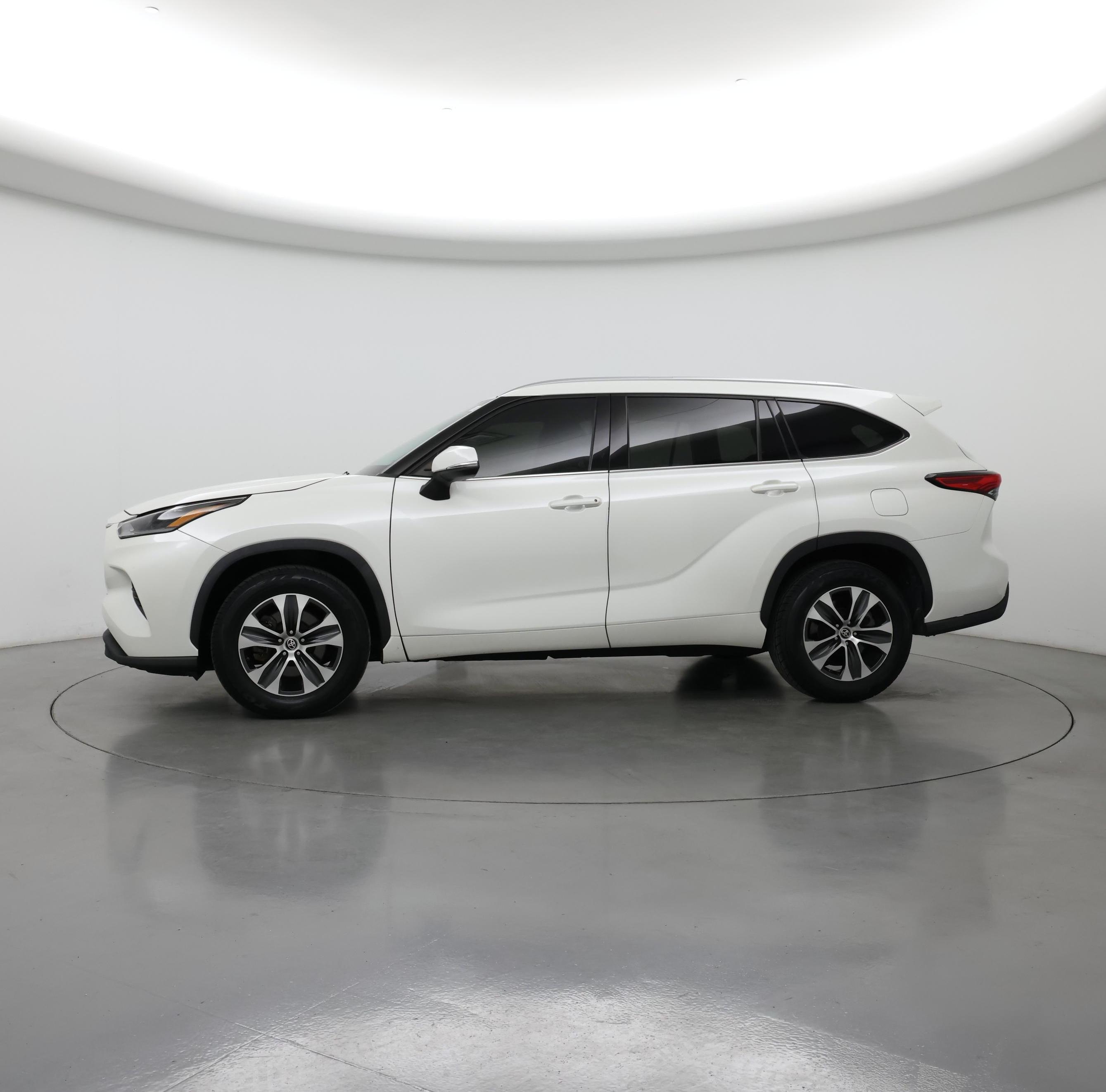 Thumbnail: 2021 Toyota Highlander - 3