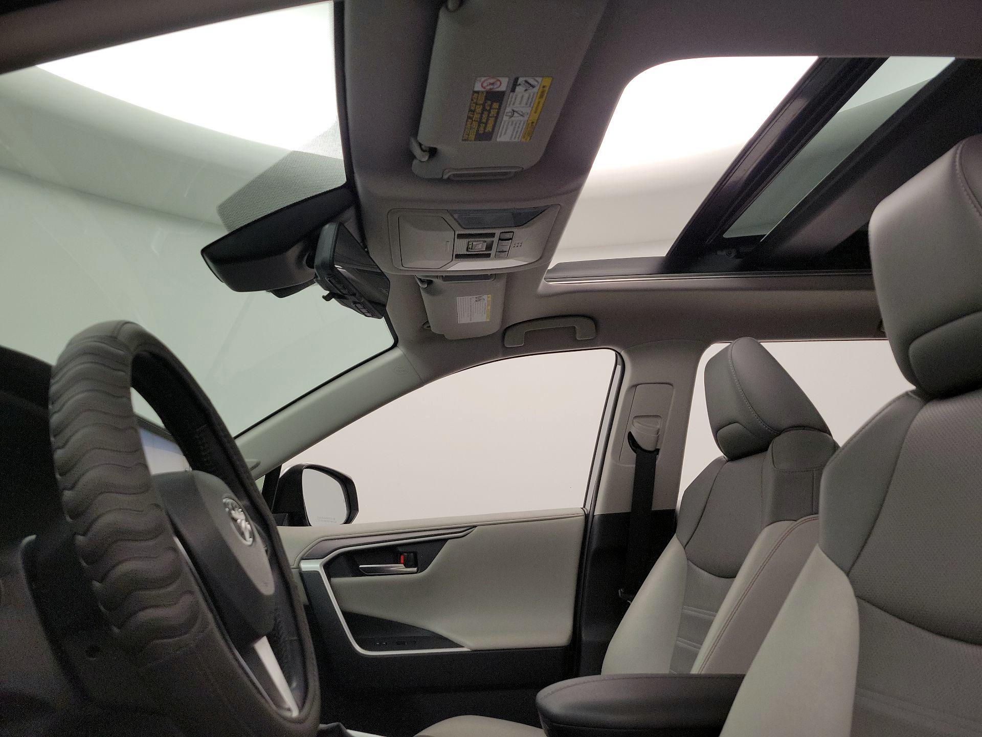Thumbnail: 2019 Toyota RAV4 - 12