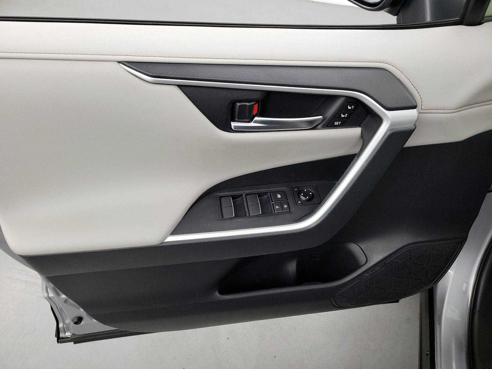 Thumbnail: 2019 Toyota RAV4 - 13