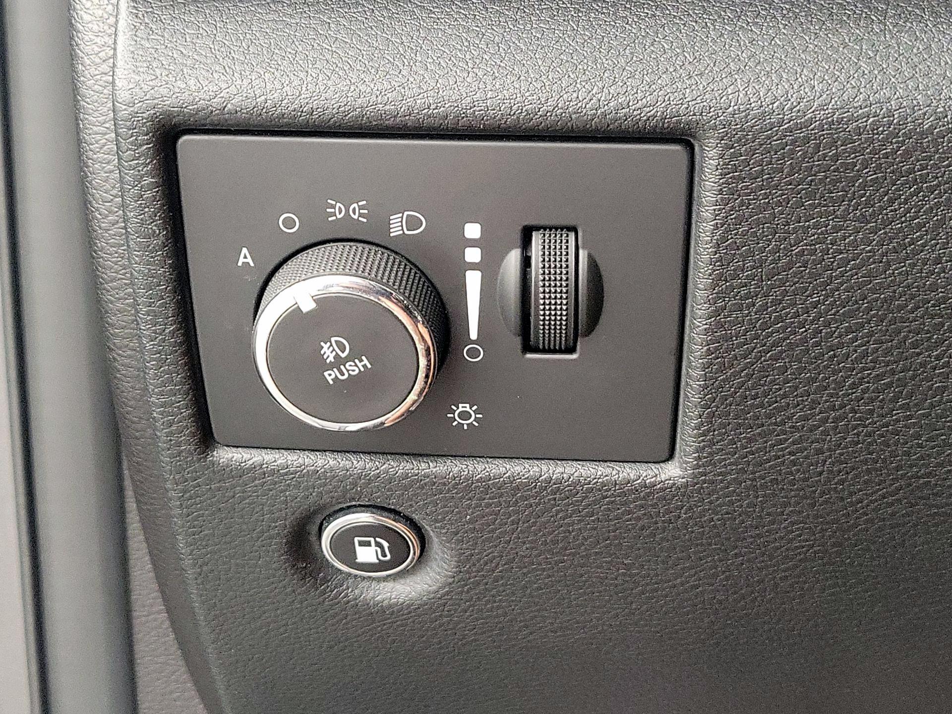 Thumbnail: 2015 Jeep Grand Cherokee - 13