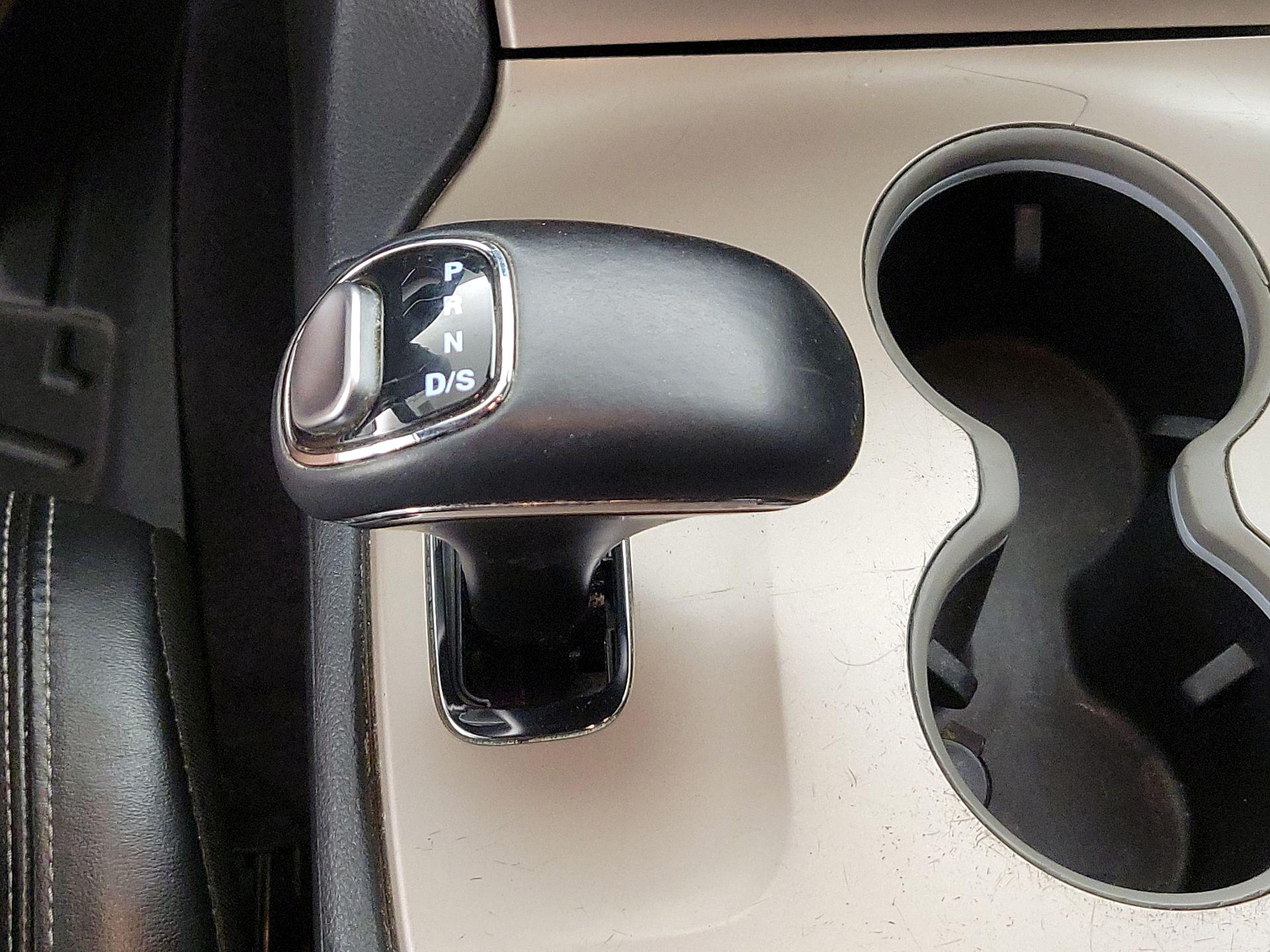 Thumbnail: 2015 Jeep Grand Cherokee - 18