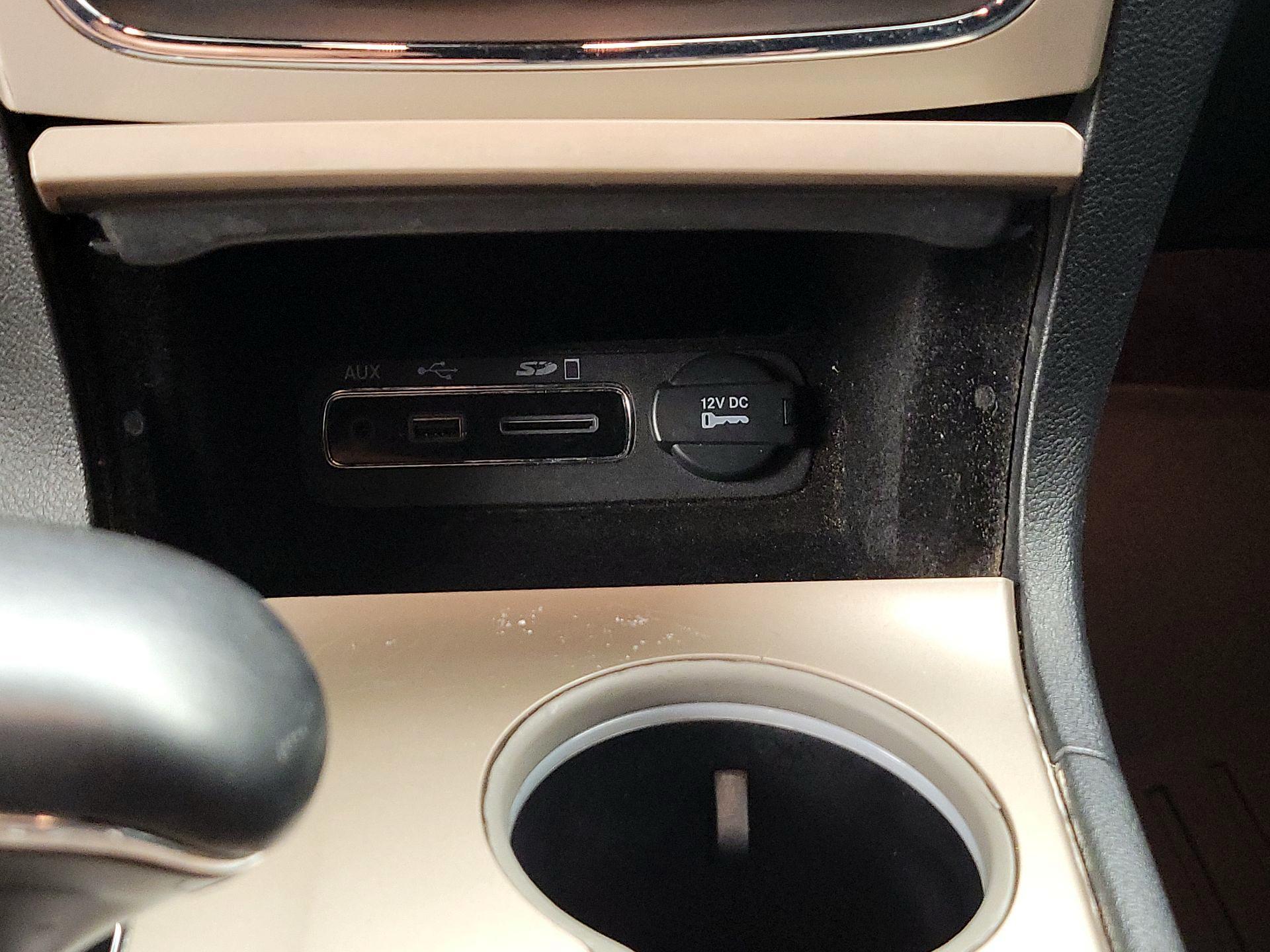 Thumbnail: 2015 Jeep Grand Cherokee - 19