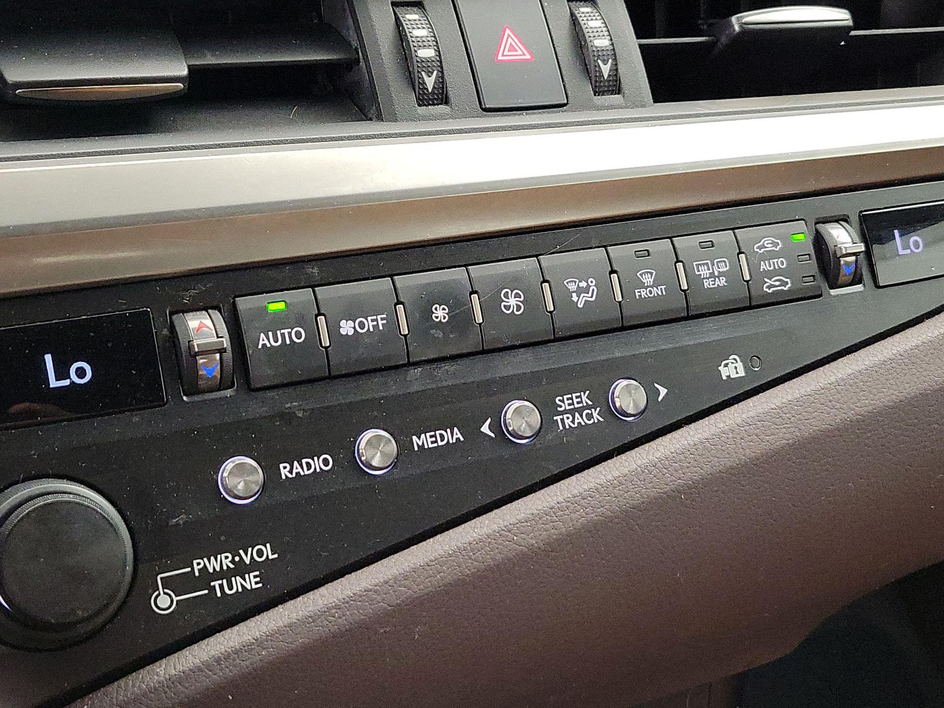 Thumbnail: 2019 Lexus ES - 15