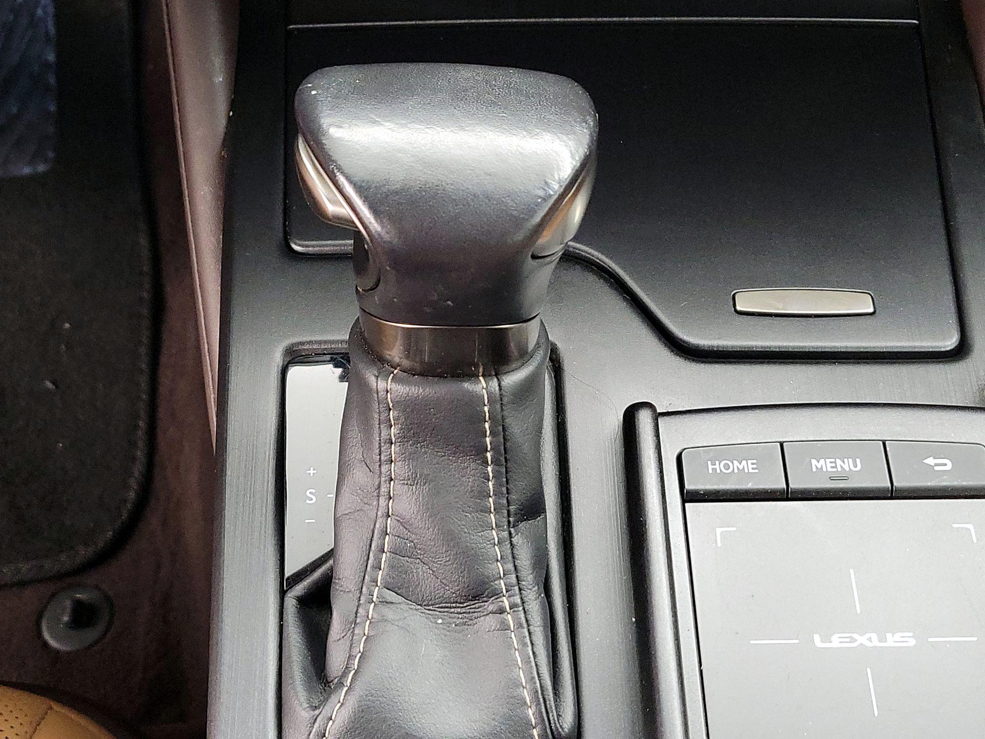 Thumbnail: 2019 Lexus ES - 16