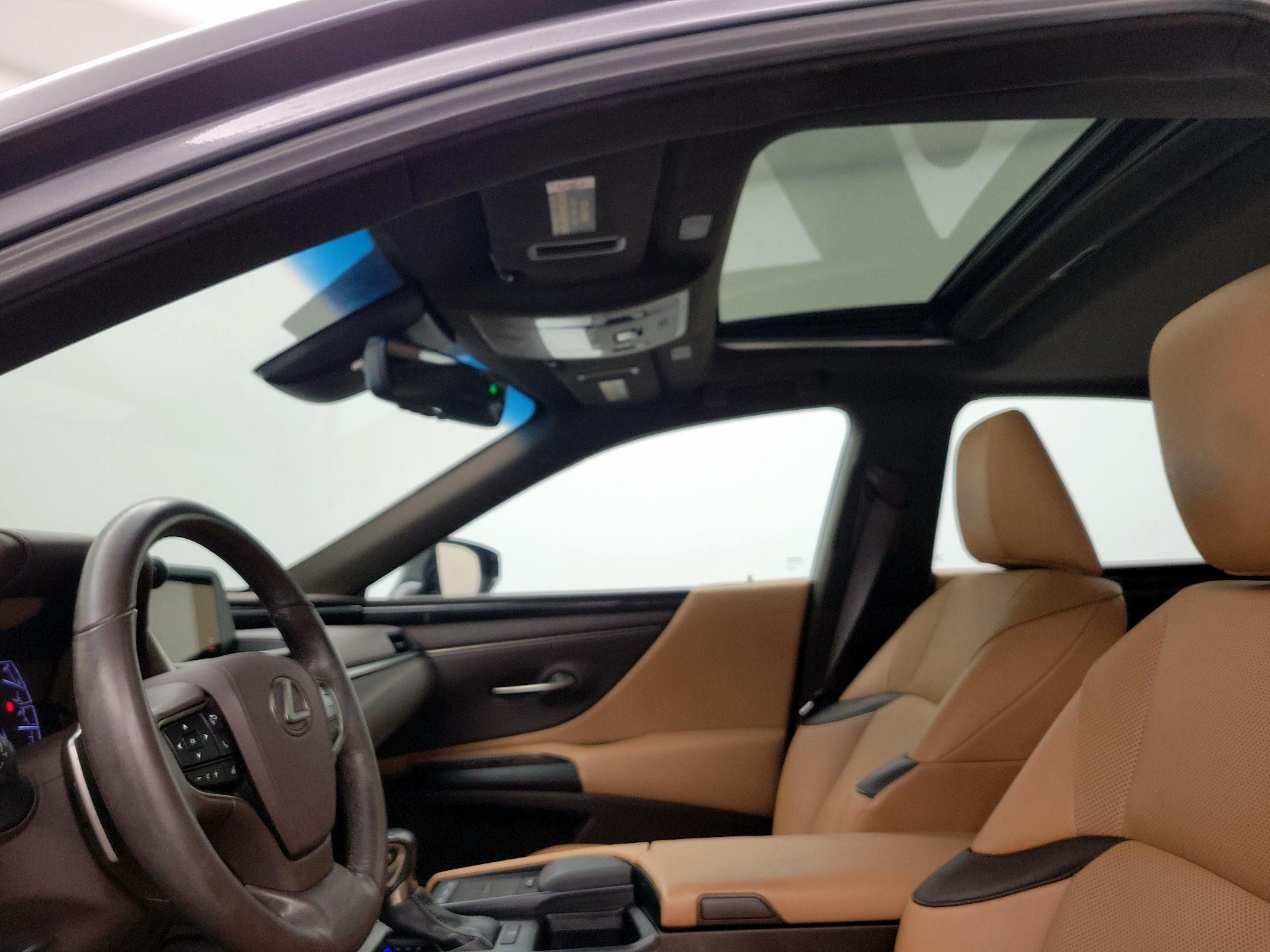 Thumbnail: 2019 Lexus ES - 18
