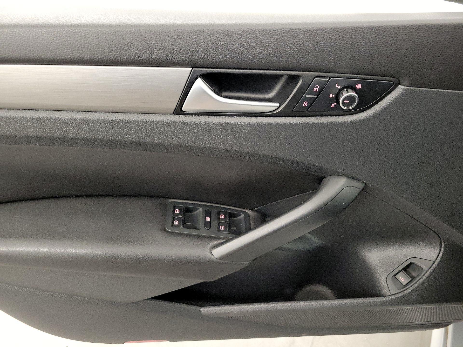 Thumbnail: 2015 Volkswagen Passat - 12