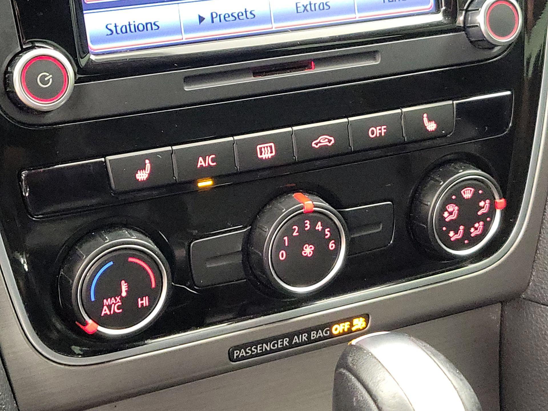 Thumbnail: 2015 Volkswagen Passat - 16