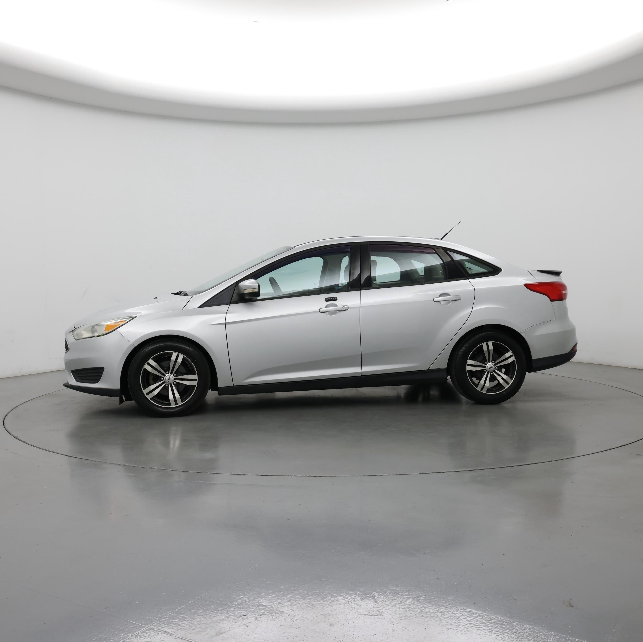 Thumbnail: 2016 Ford Focus - 3