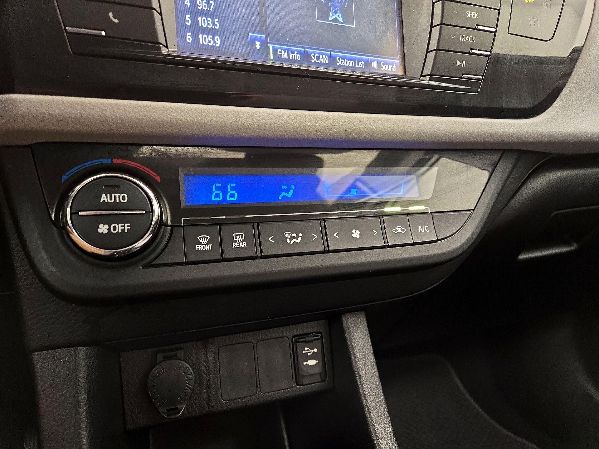 Thumbnail: 2015 Toyota Corolla - 16