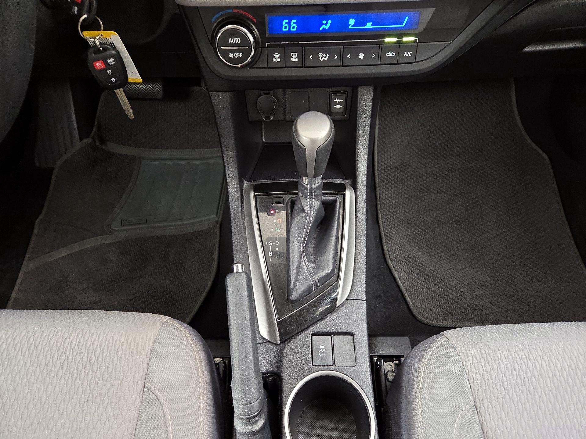 Thumbnail: 2015 Toyota Corolla - 17