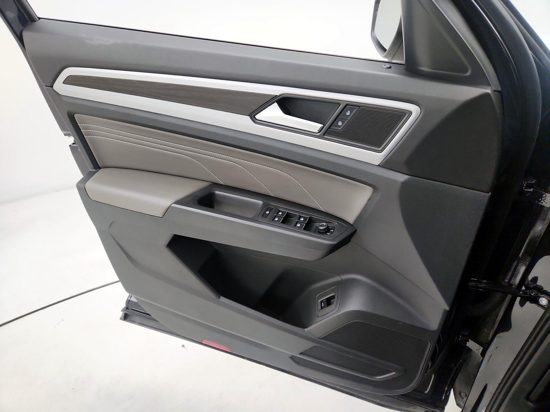Thumbnail: 2023 Volkswagen Atlas - 12
