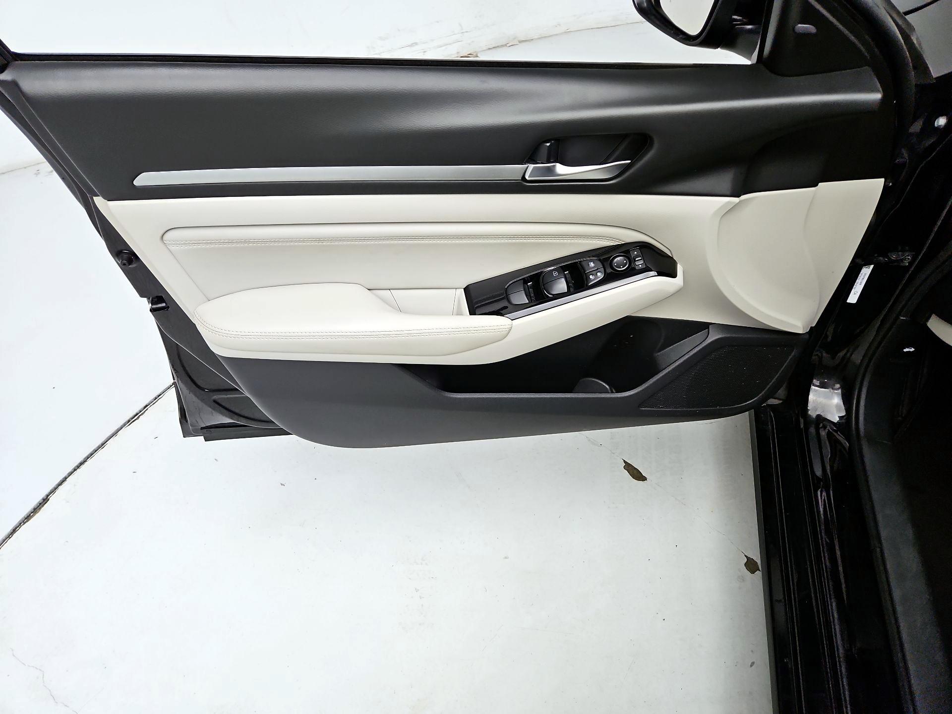 Thumbnail: 2021 Nissan Altima - 12