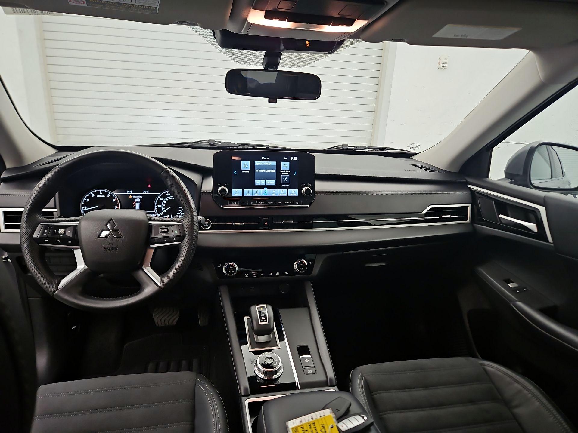Thumbnail: 2023 Mitsubishi Outlander - 9