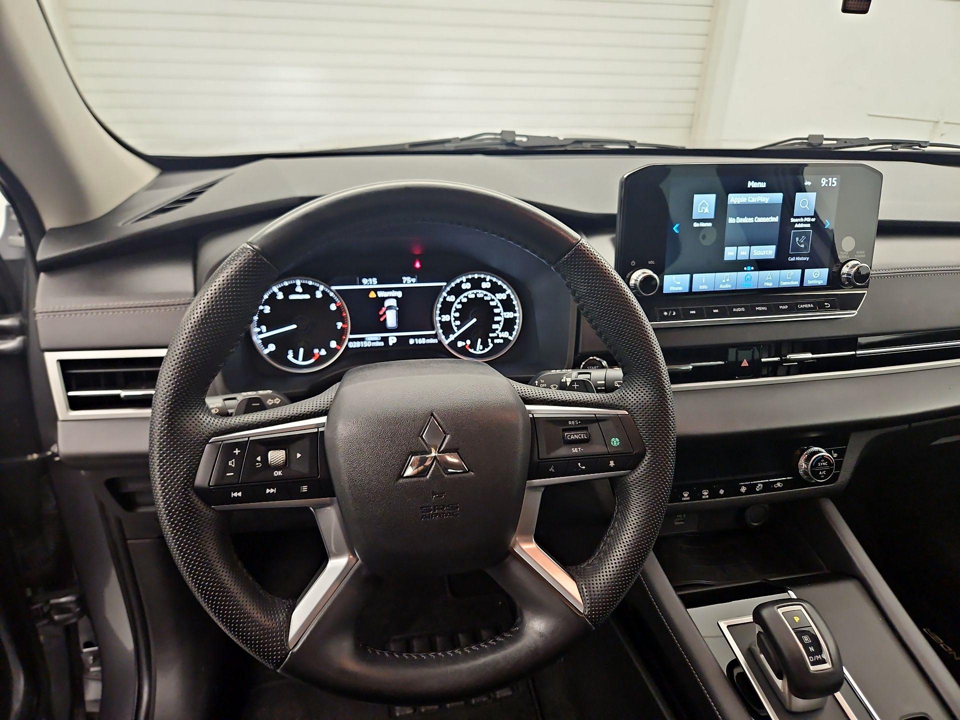 Thumbnail: 2023 Mitsubishi Outlander - 10