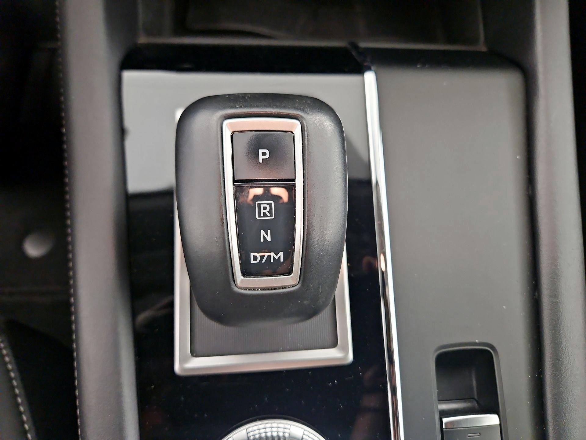 Thumbnail: 2023 Mitsubishi Outlander - 17