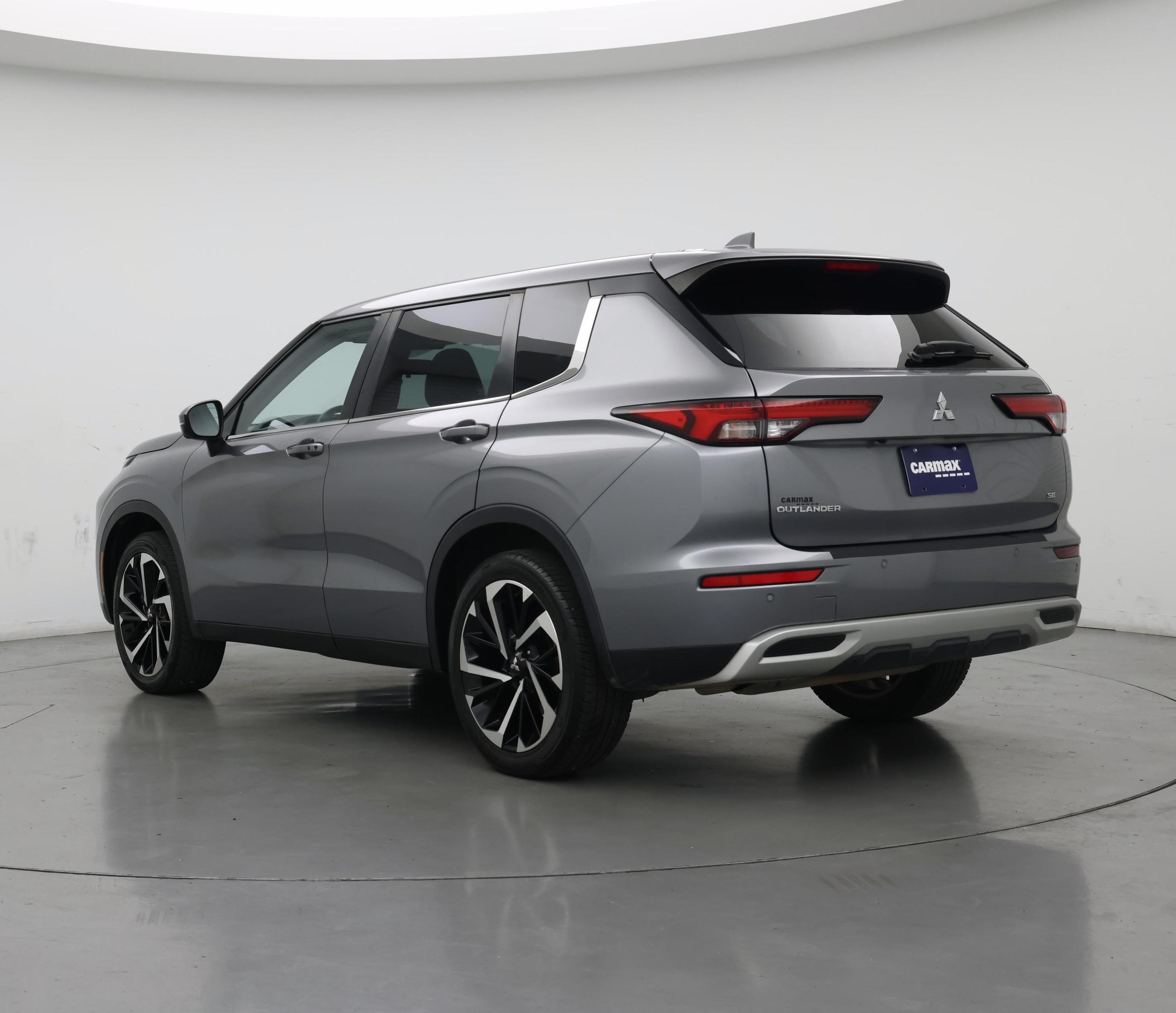 Thumbnail: 2023 Mitsubishi Outlander - 2