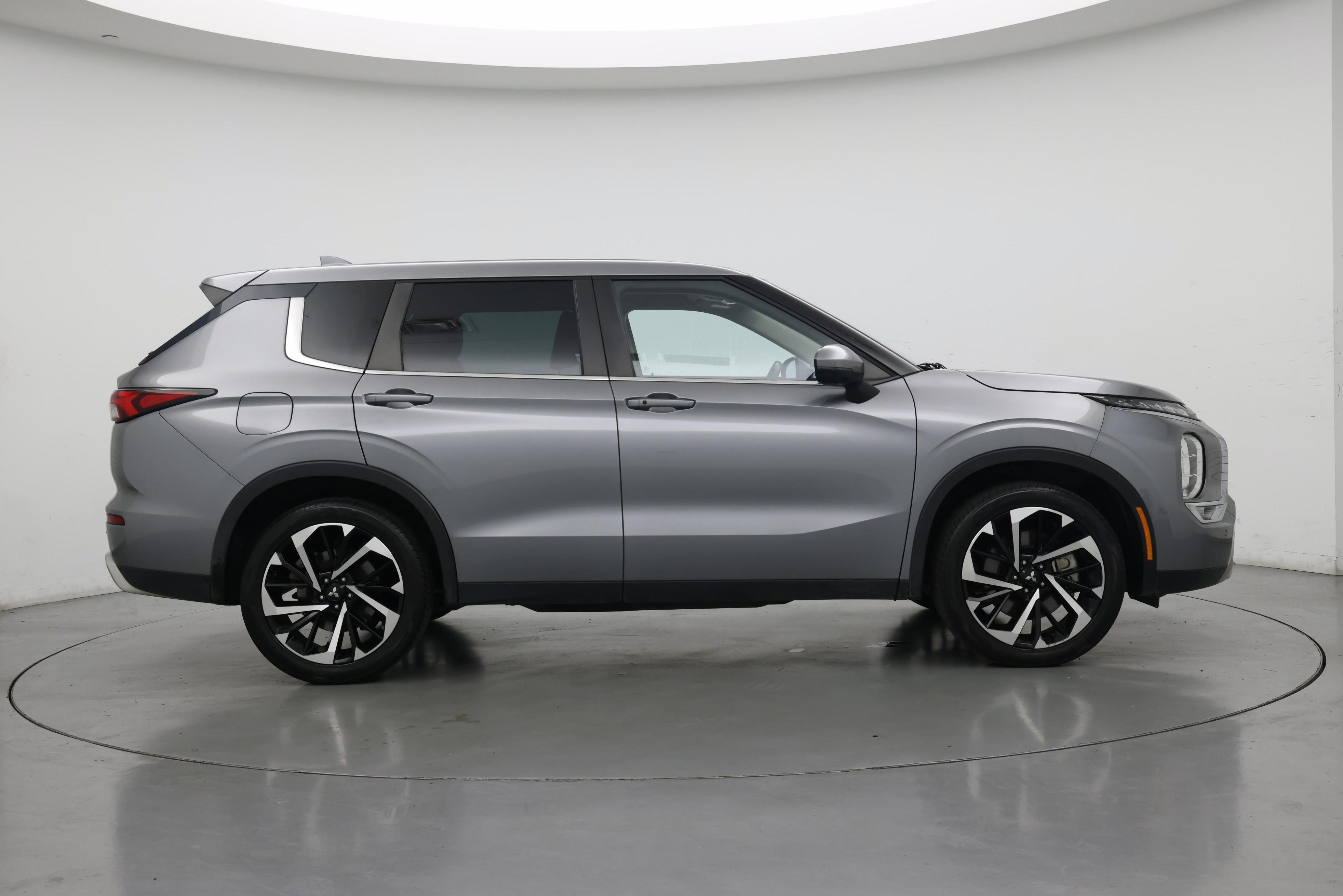 Thumbnail: 2023 Mitsubishi Outlander - 7