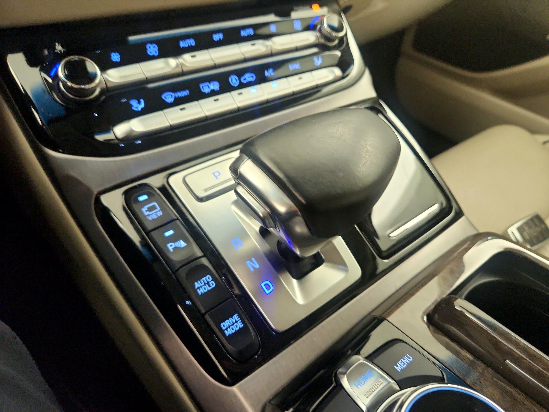 Thumbnail: 2018 Genesis G90 - 18