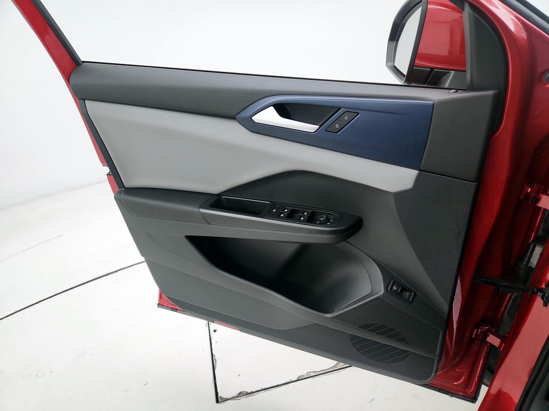 Thumbnail: 2023 Volkswagen Taos - 12
