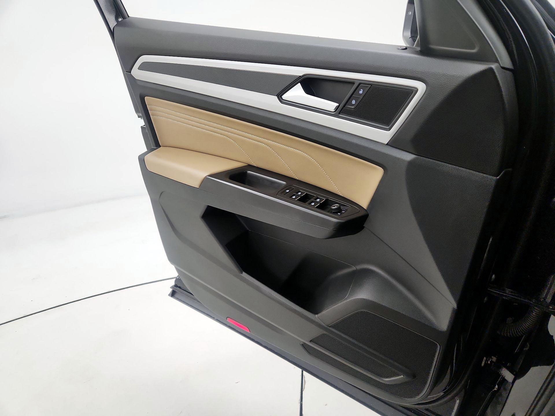 Thumbnail: 2022 Volkswagen Atlas - 12