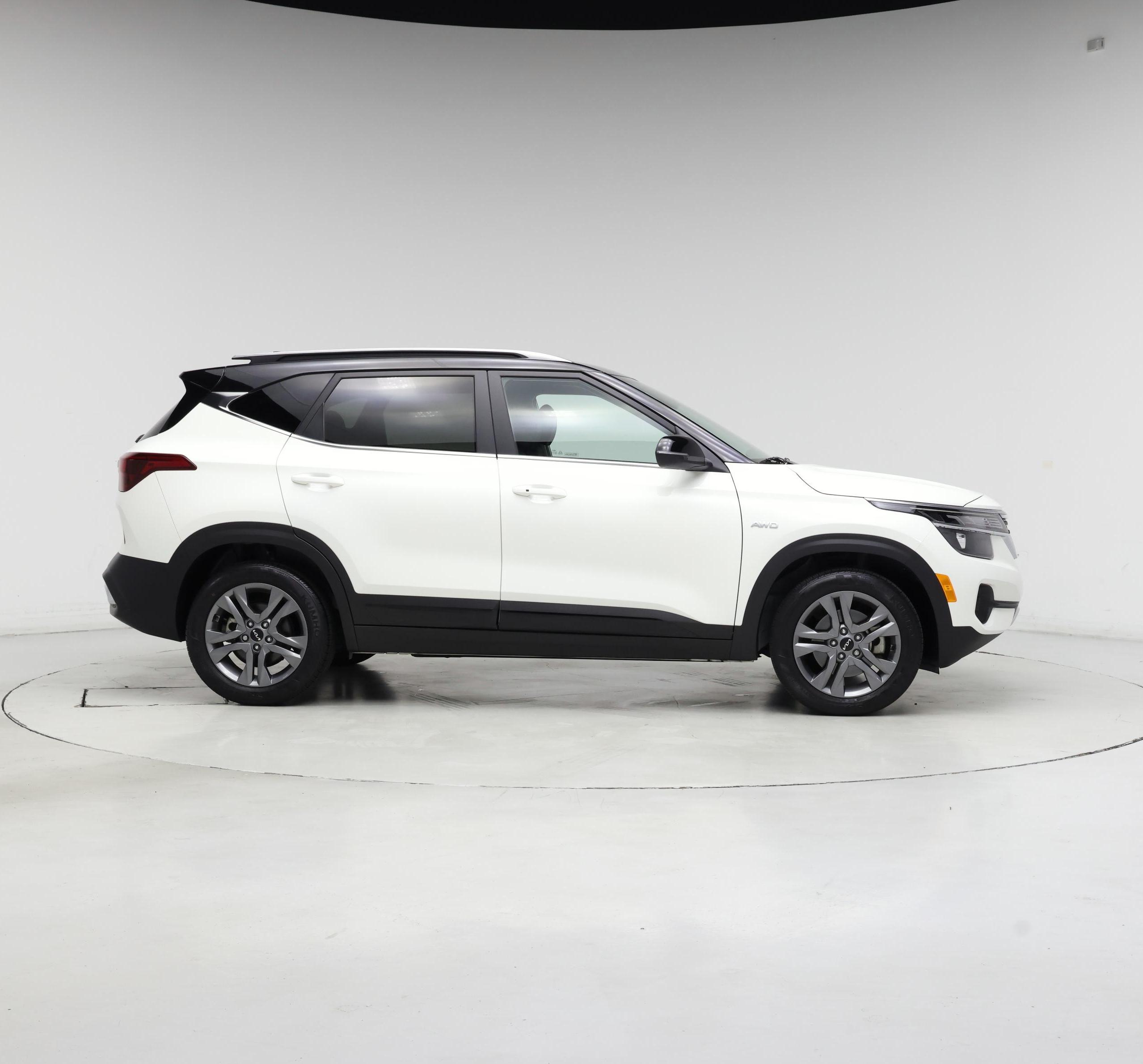 Thumbnail: 2023 Kia Seltos - 7
