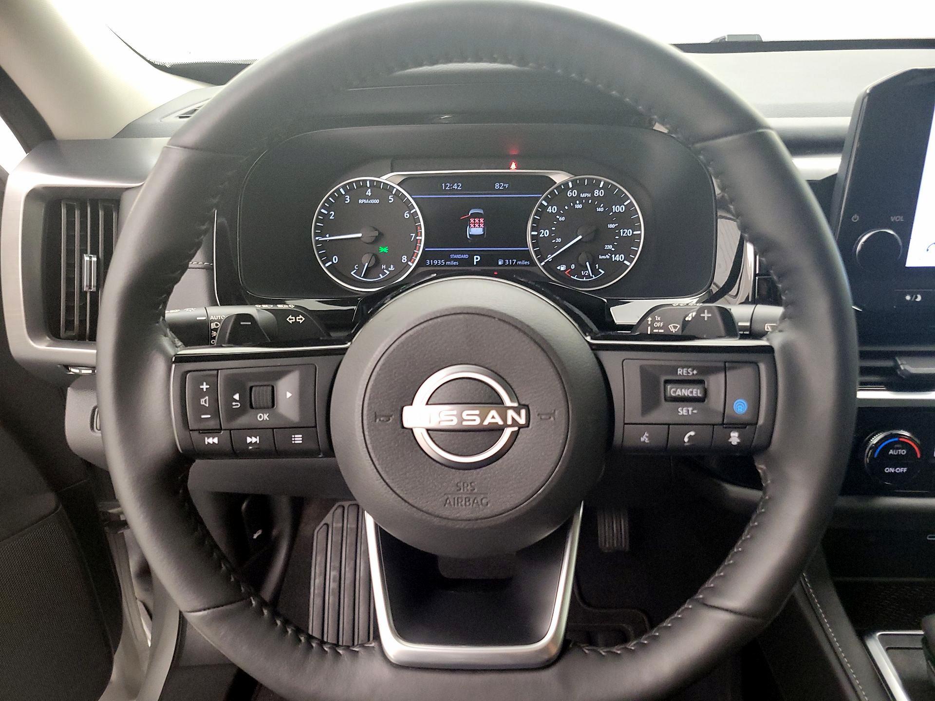 Thumbnail: 2023 Nissan Pathfinder - 10
