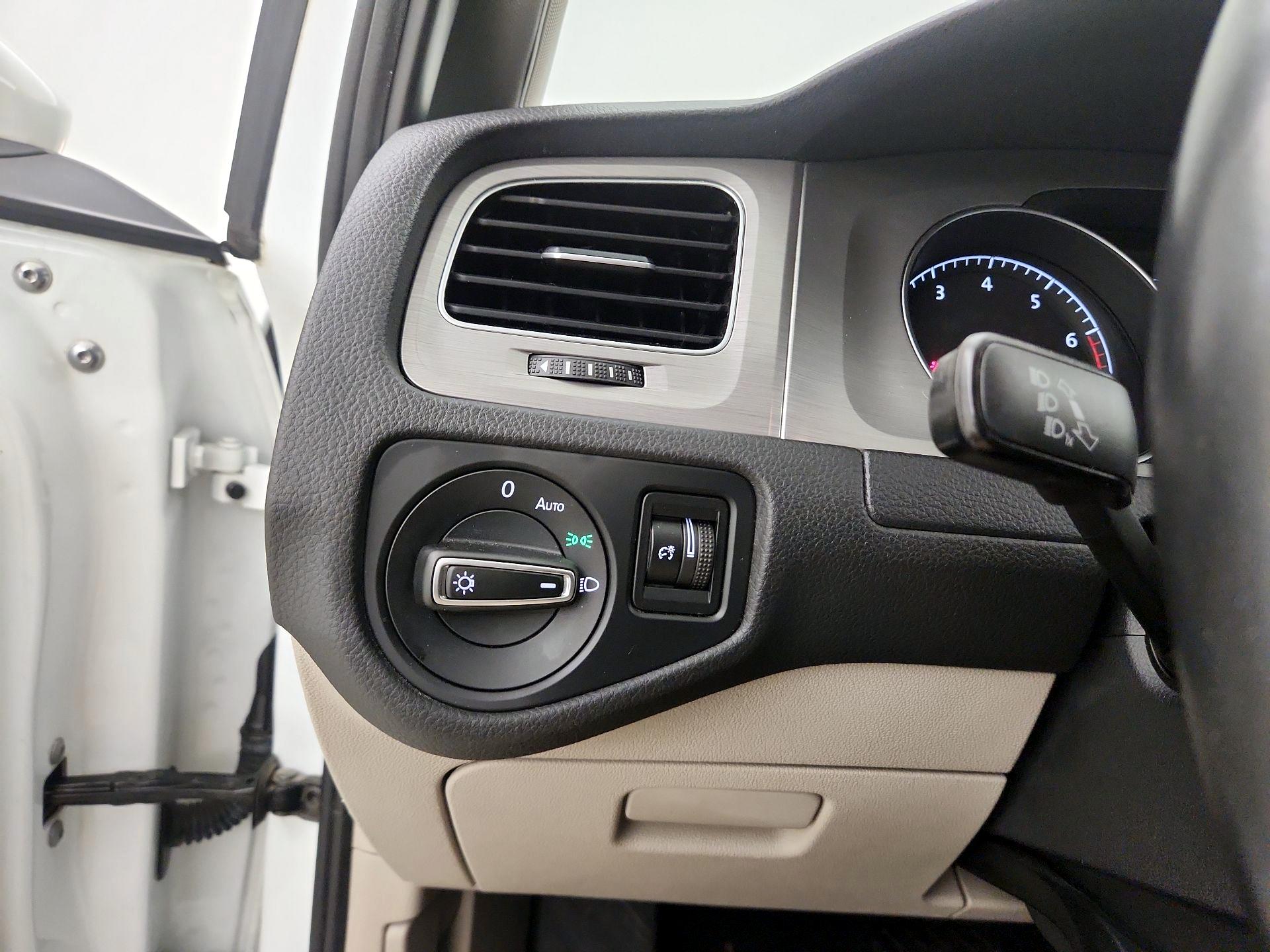 Thumbnail: 2017 Volkswagen Golf - 13