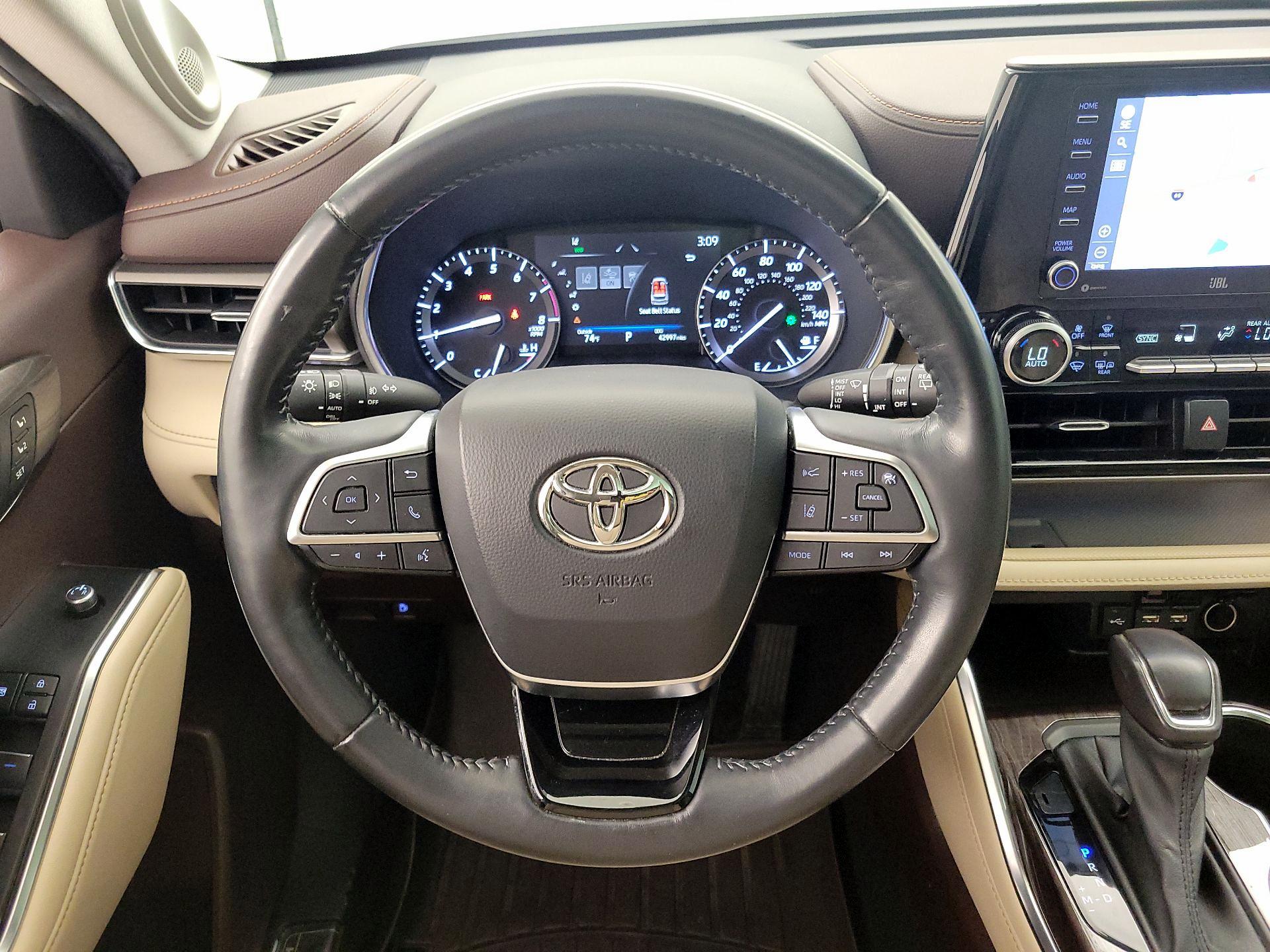 Thumbnail: 2021 Toyota Highlander - 10