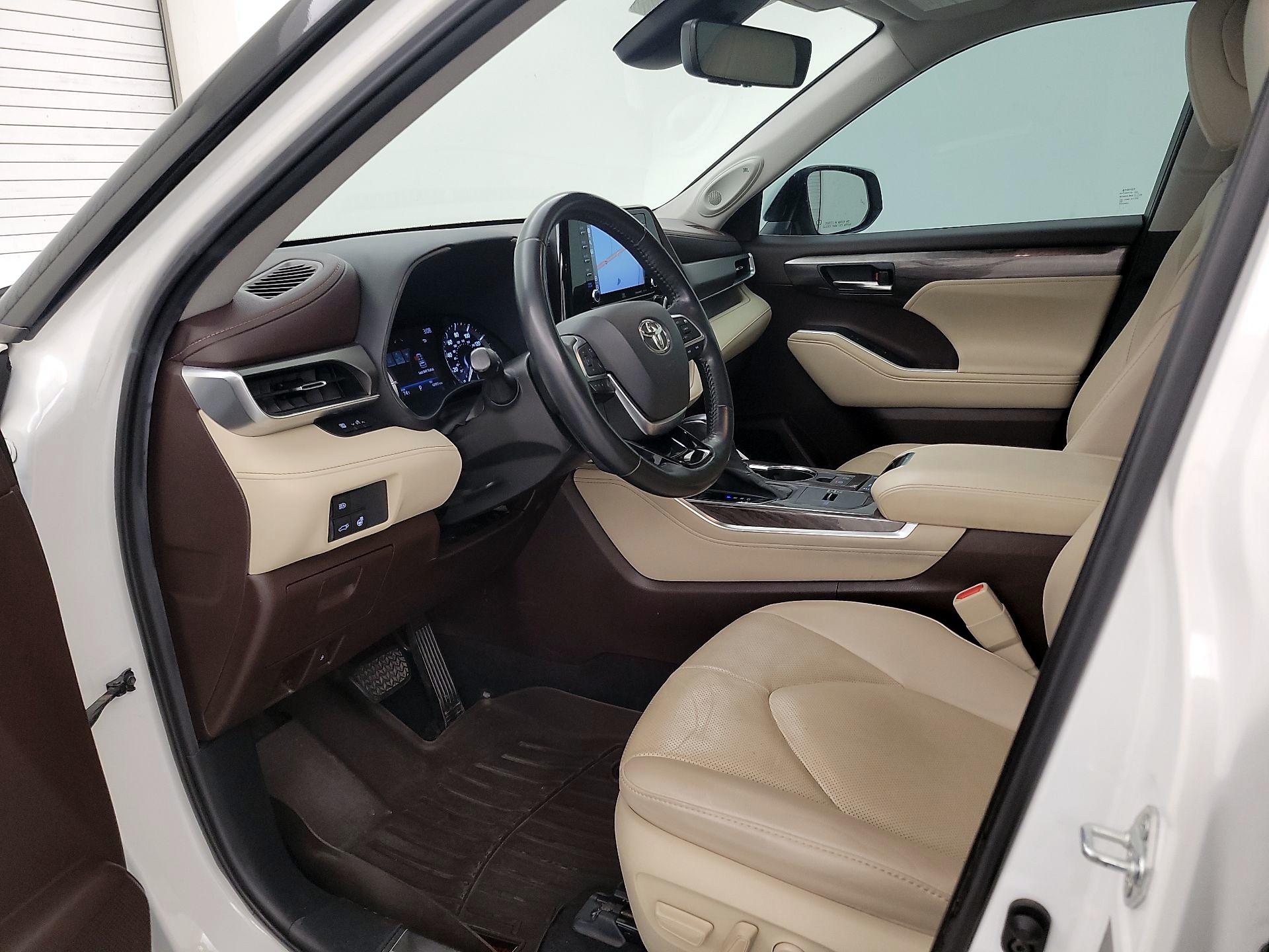 Thumbnail: 2021 Toyota Highlander - 11