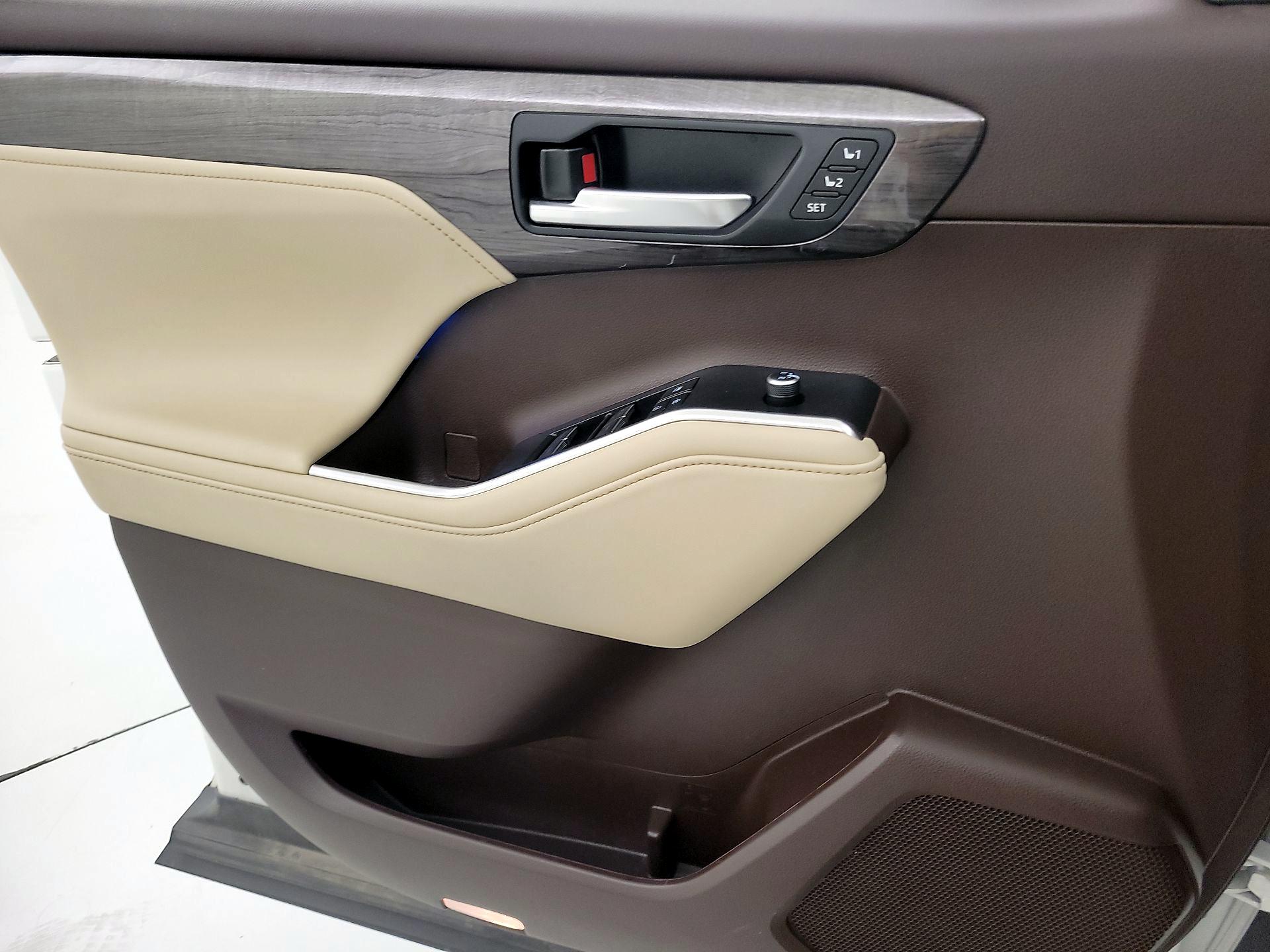 Thumbnail: 2021 Toyota Highlander - 12