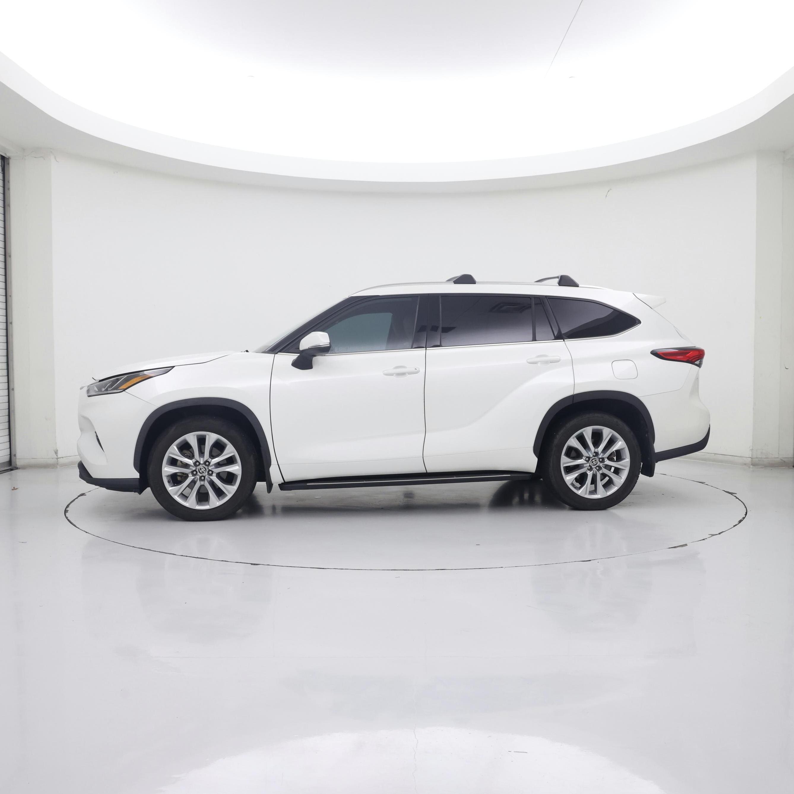 Thumbnail: 2021 Toyota Highlander - 3
