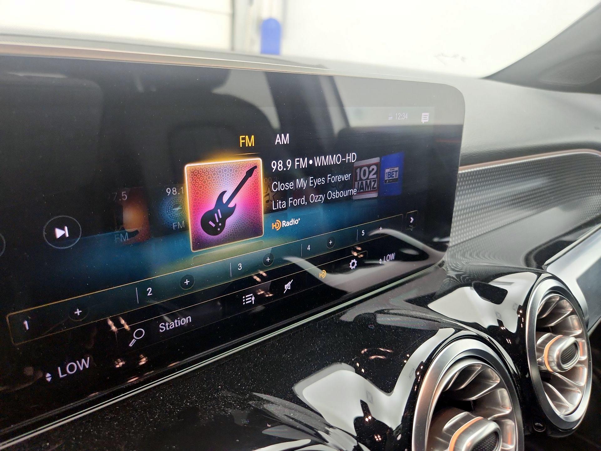 Thumbnail: 2020 Mercedes-Benz GLB - 15