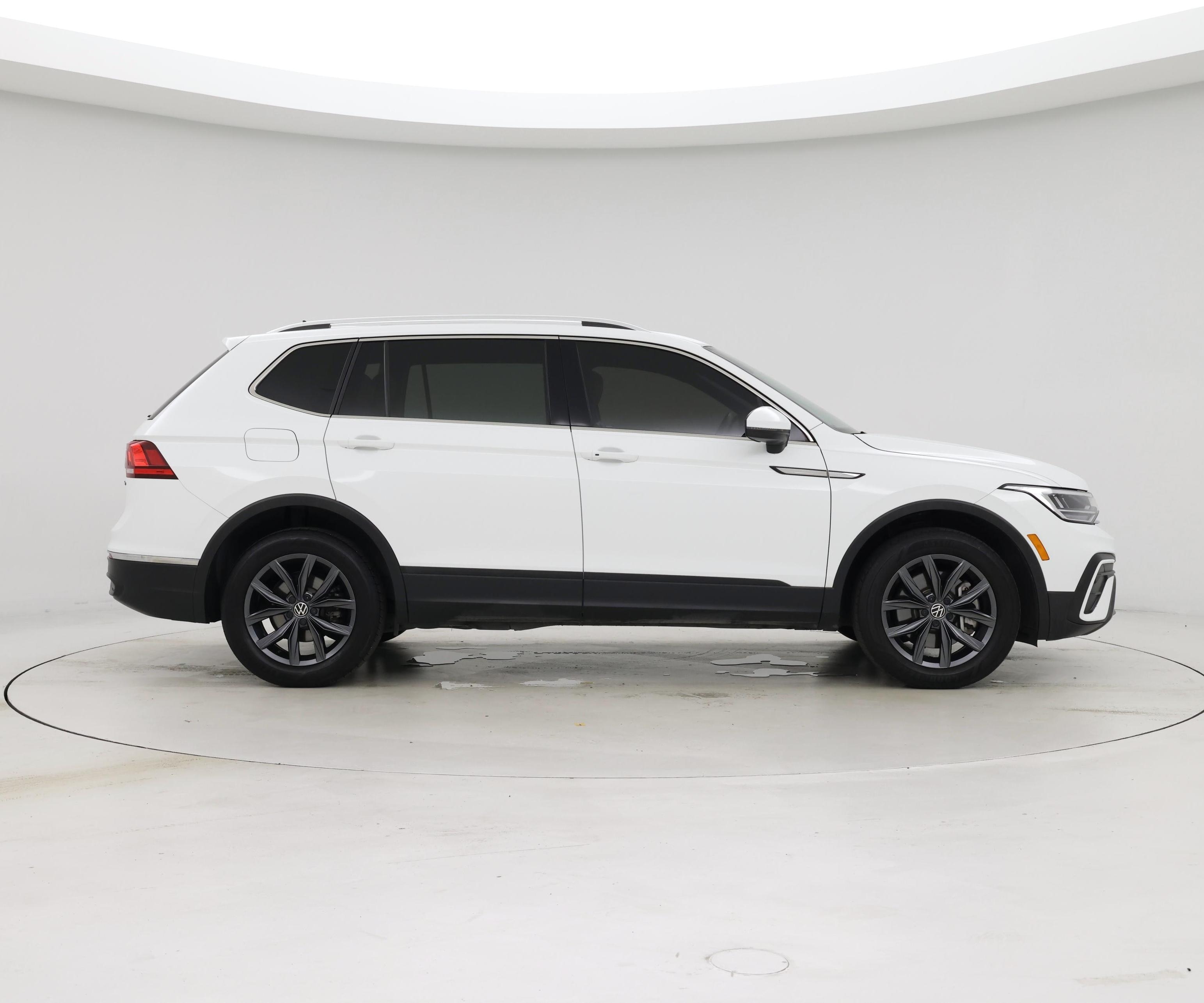 Thumbnail: 2022 Volkswagen Tiguan - 7