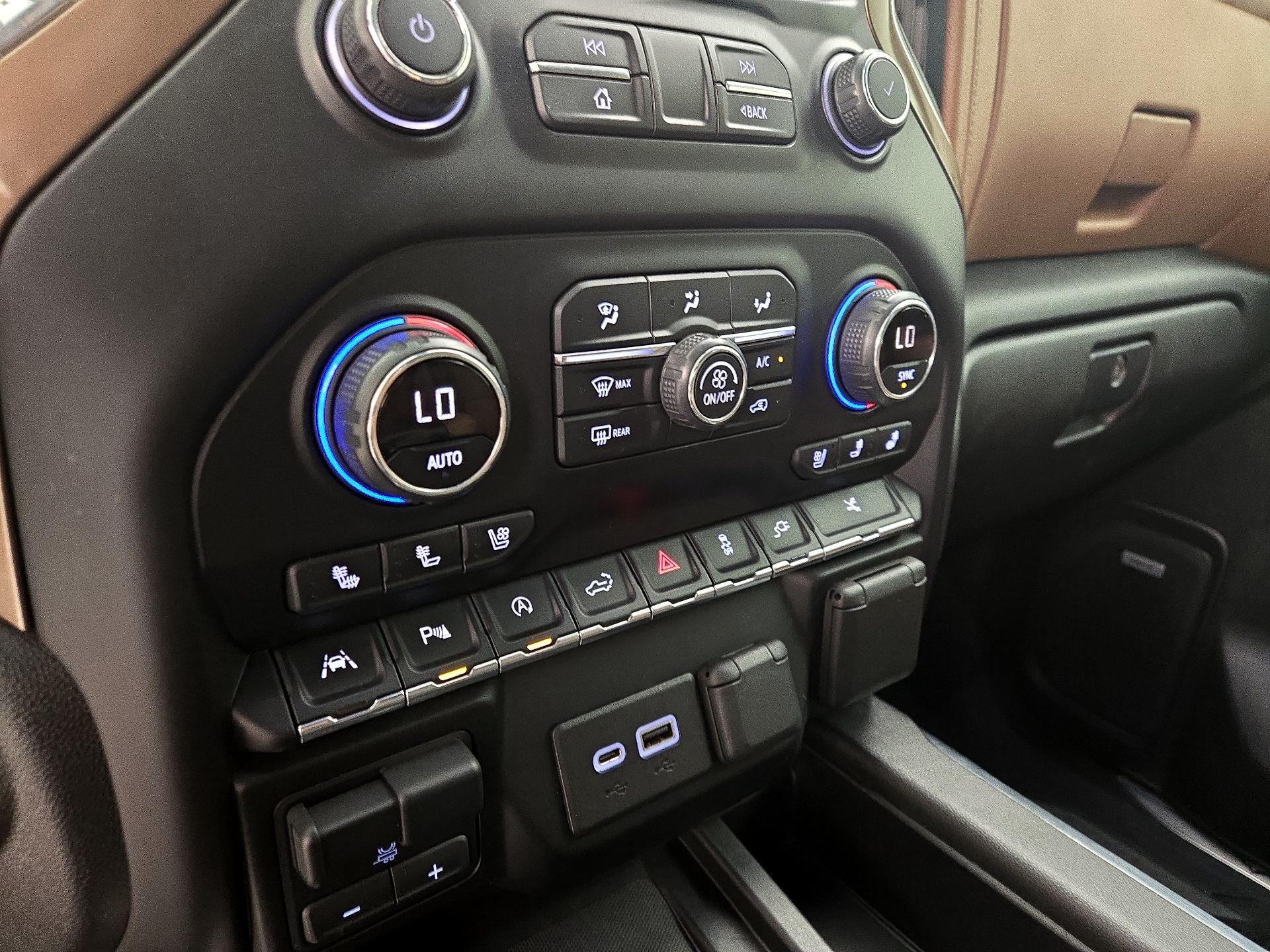 Thumbnail: 2021 Chevrolet Silverado 1500 - 16