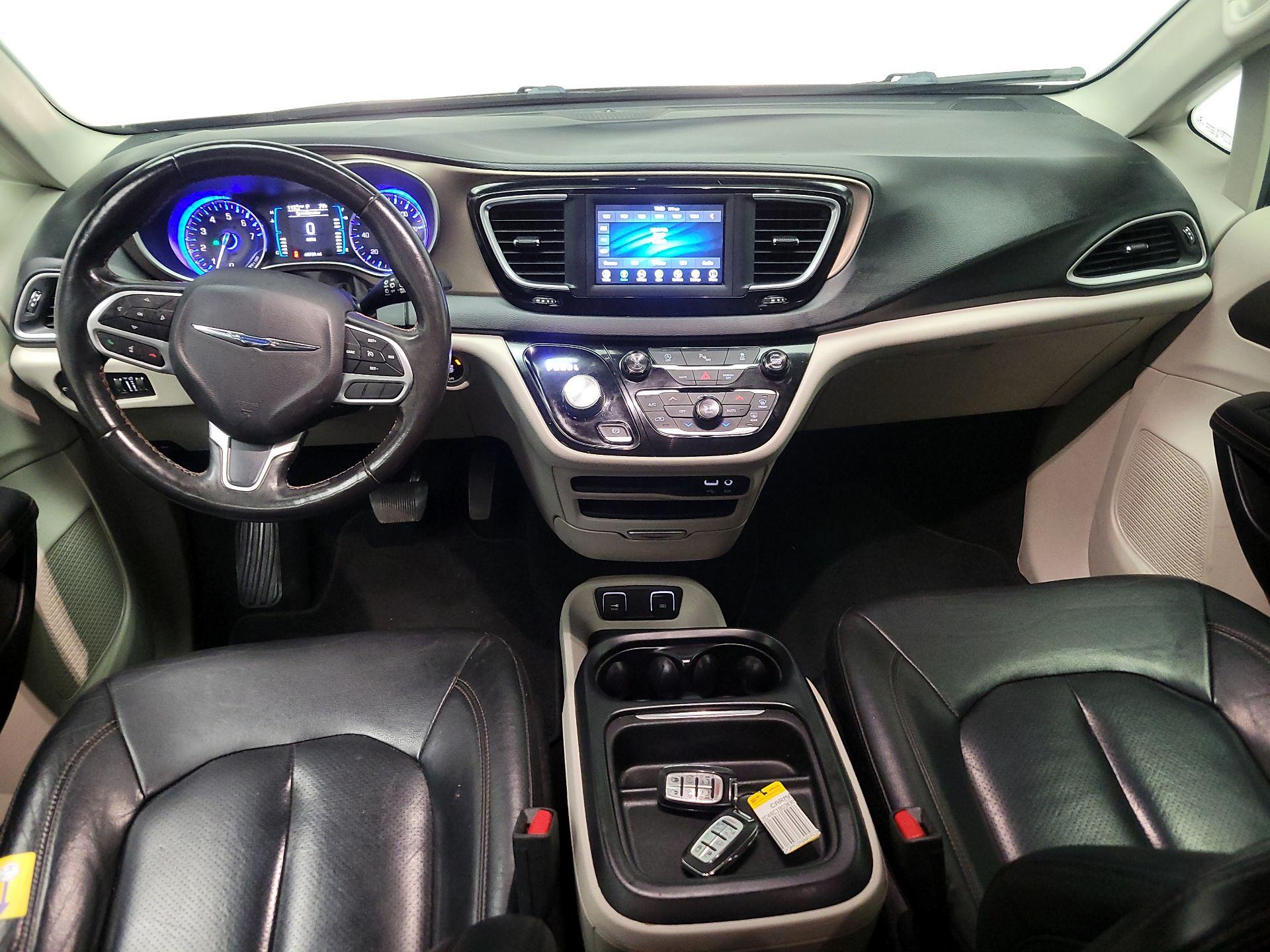 Thumbnail: 2019 Chrysler Pacifica - 9