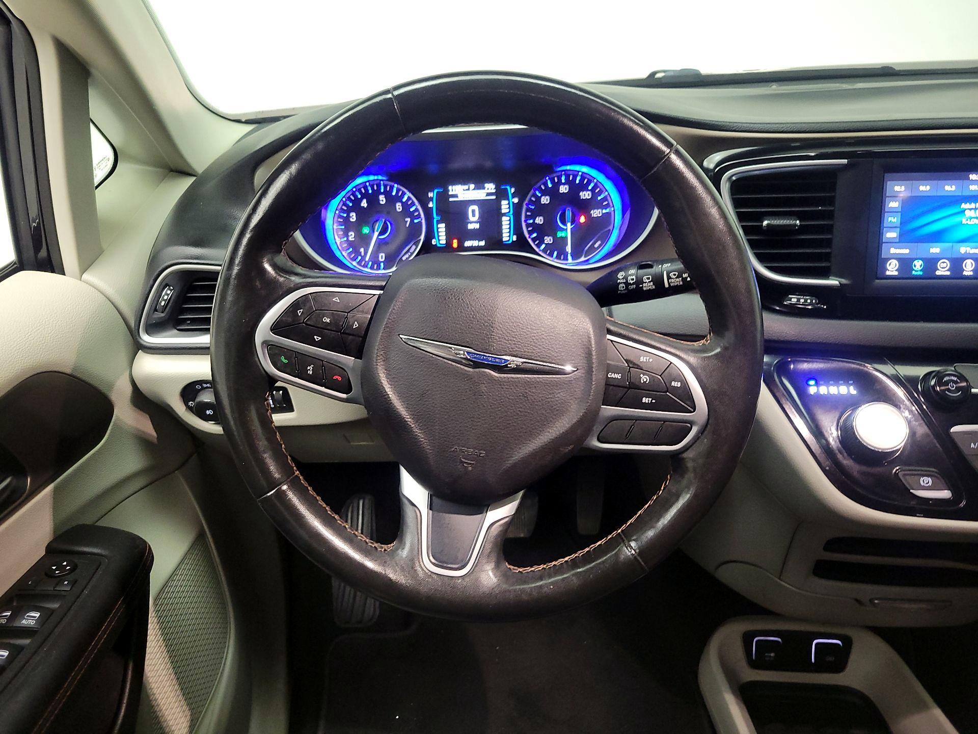 Thumbnail: 2019 Chrysler Pacifica - 10