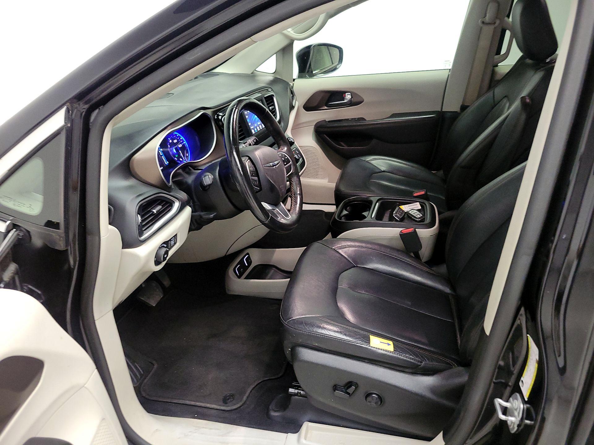 Thumbnail: 2019 Chrysler Pacifica - 11