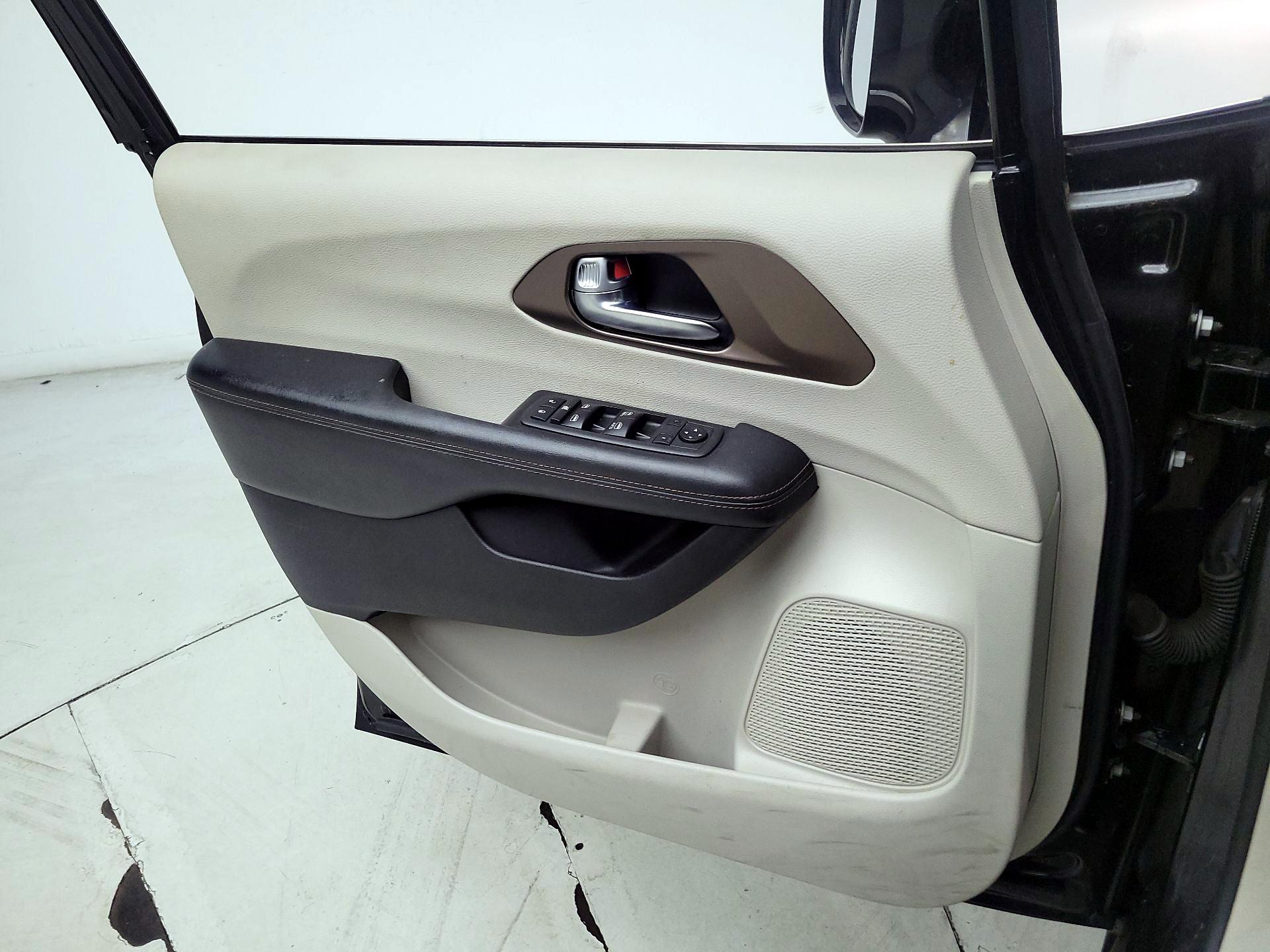 Thumbnail: 2019 Chrysler Pacifica - 12